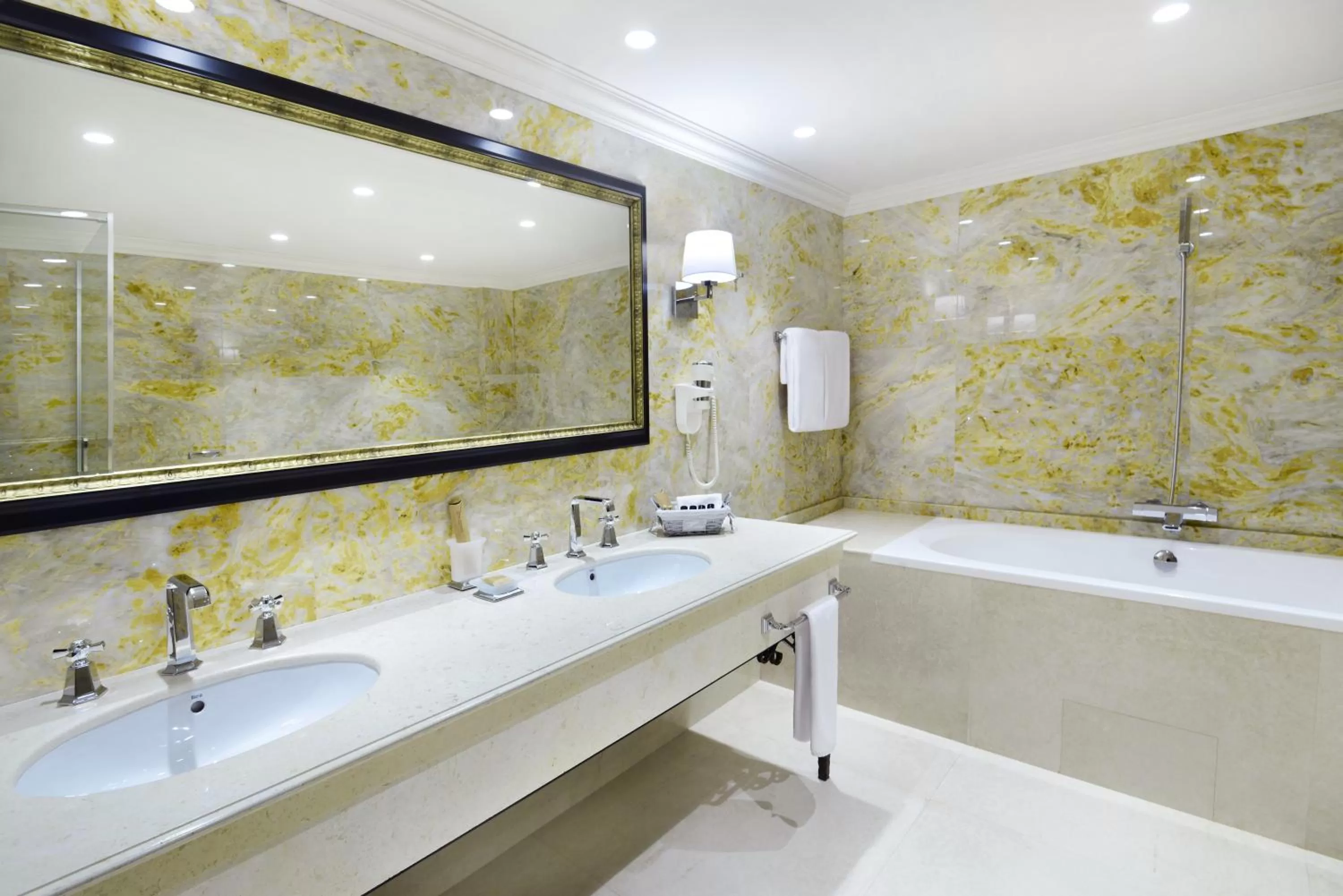 Ambassadori Tbilisi Hotel