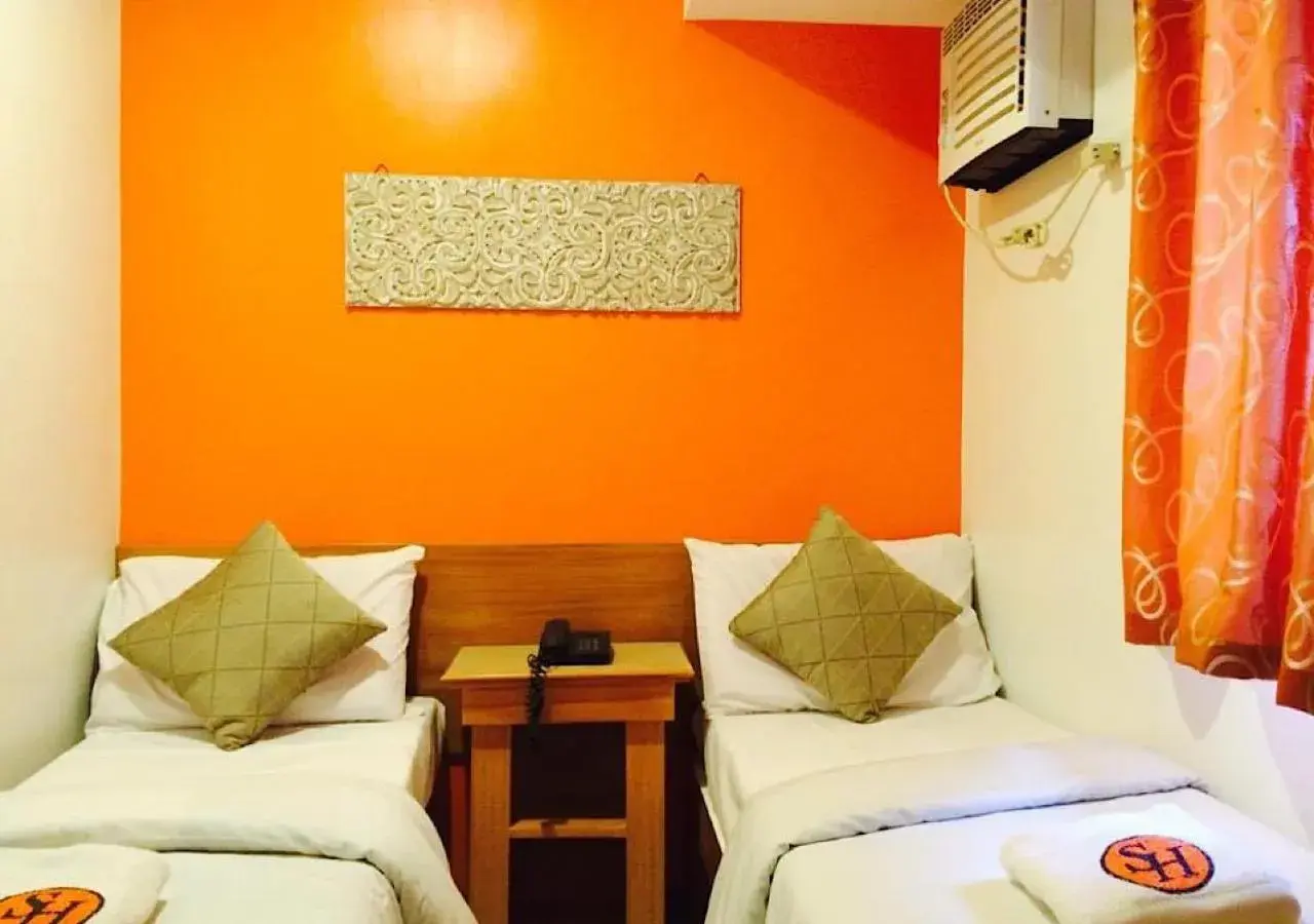 Budget Twin Room in Stone House Hotel Pasay Budget Twin Room in Stone House Hotel Pasay