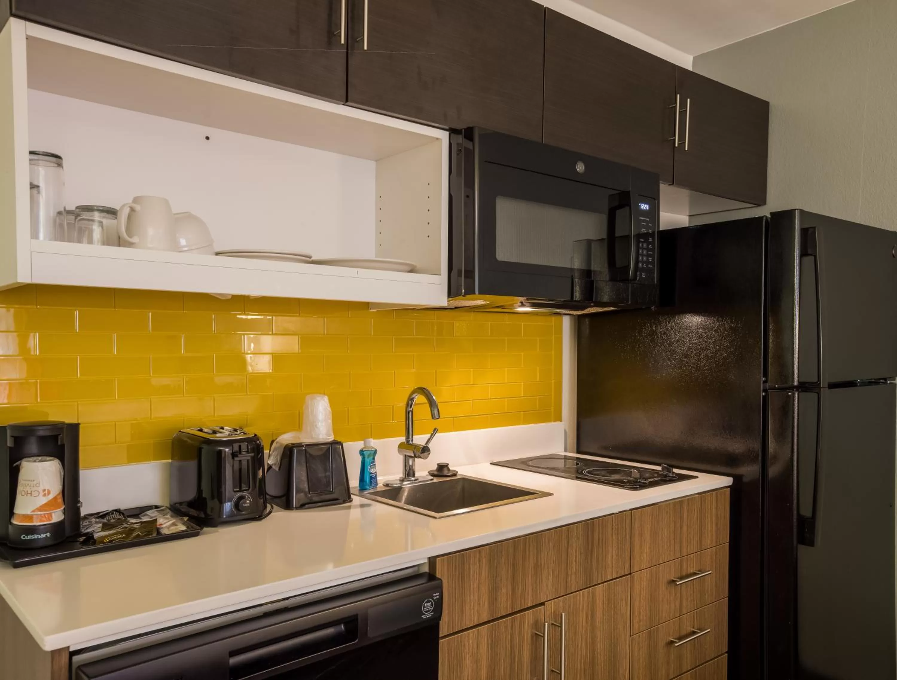 Kitchen or kitchenette in MainStay Suites Savannah Midtown