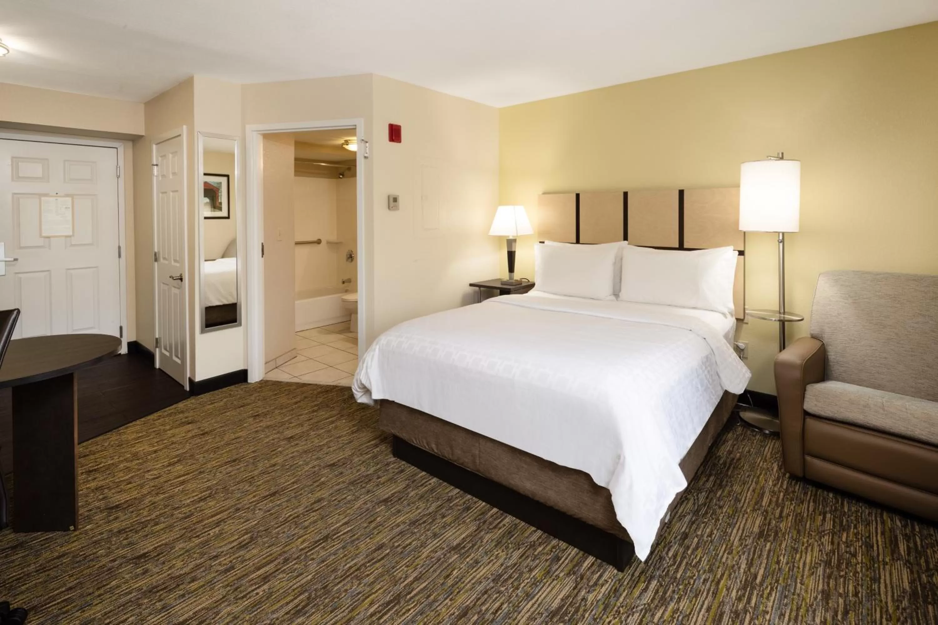 Photo of the whole room, Bed in Candlewood Suites Windsor Locks by IHG