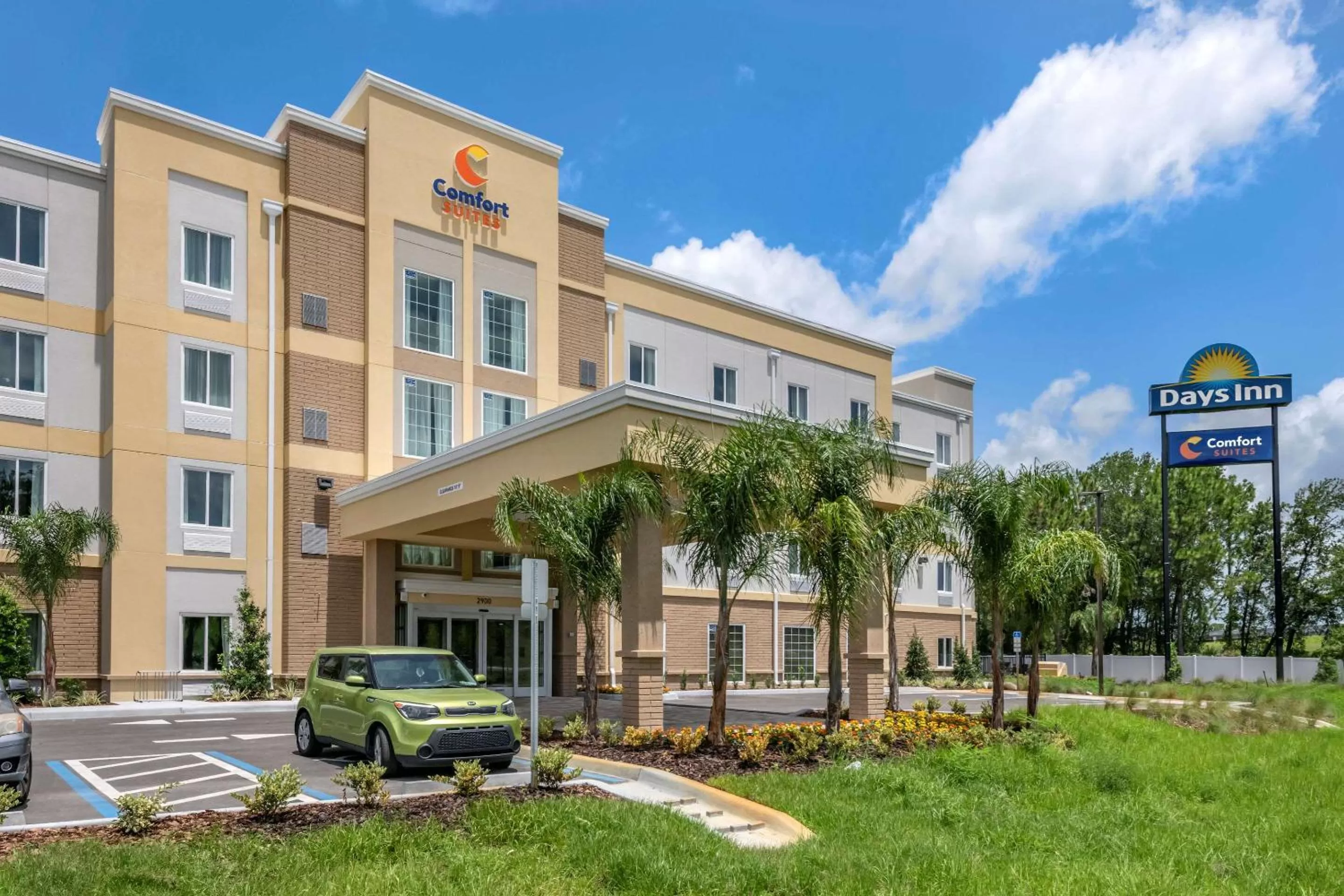 Property building in Comfort Suites Daytona Beach-Speedway