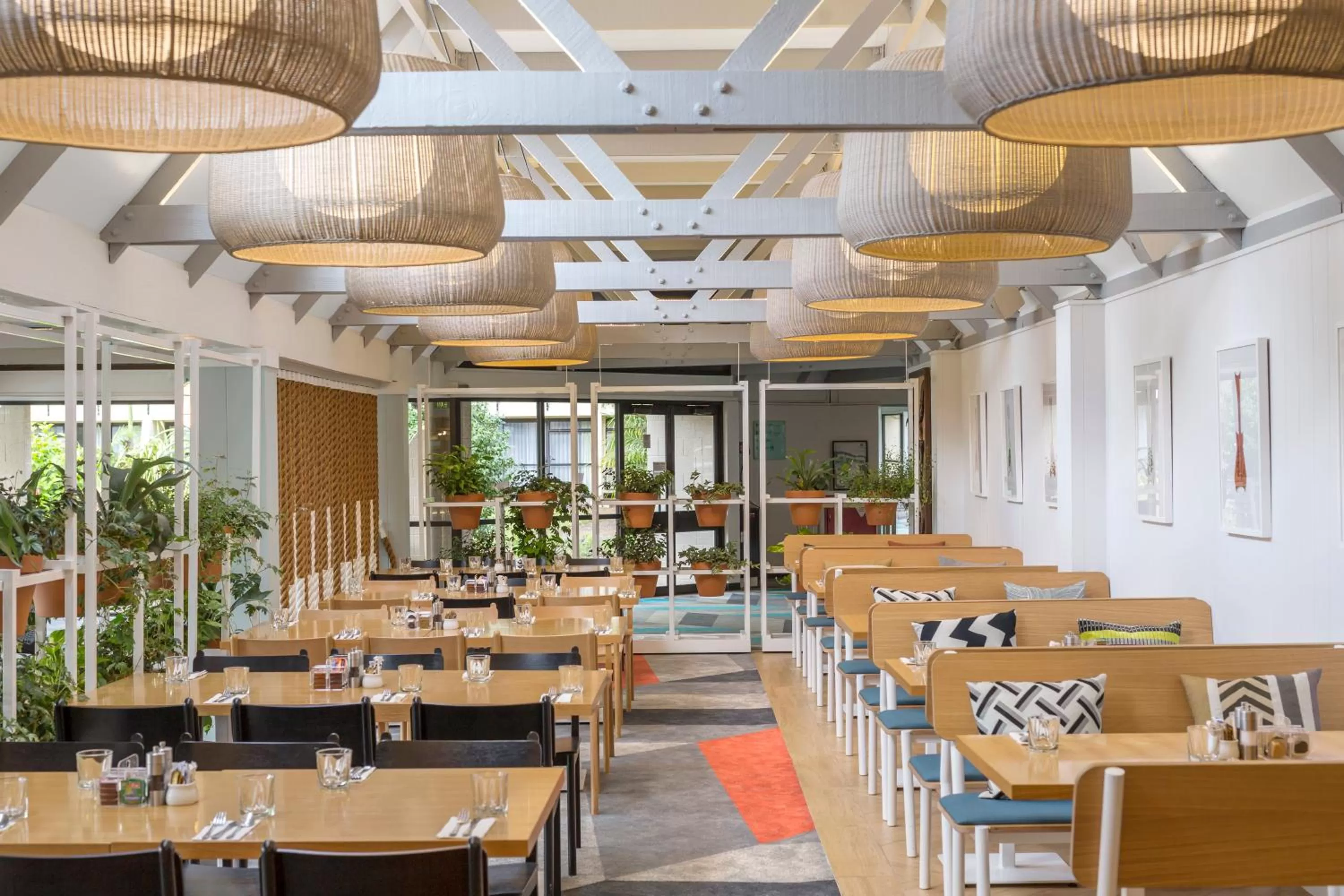 Restaurant/places to eat in Holiday Inn Auckland Airport by IHG