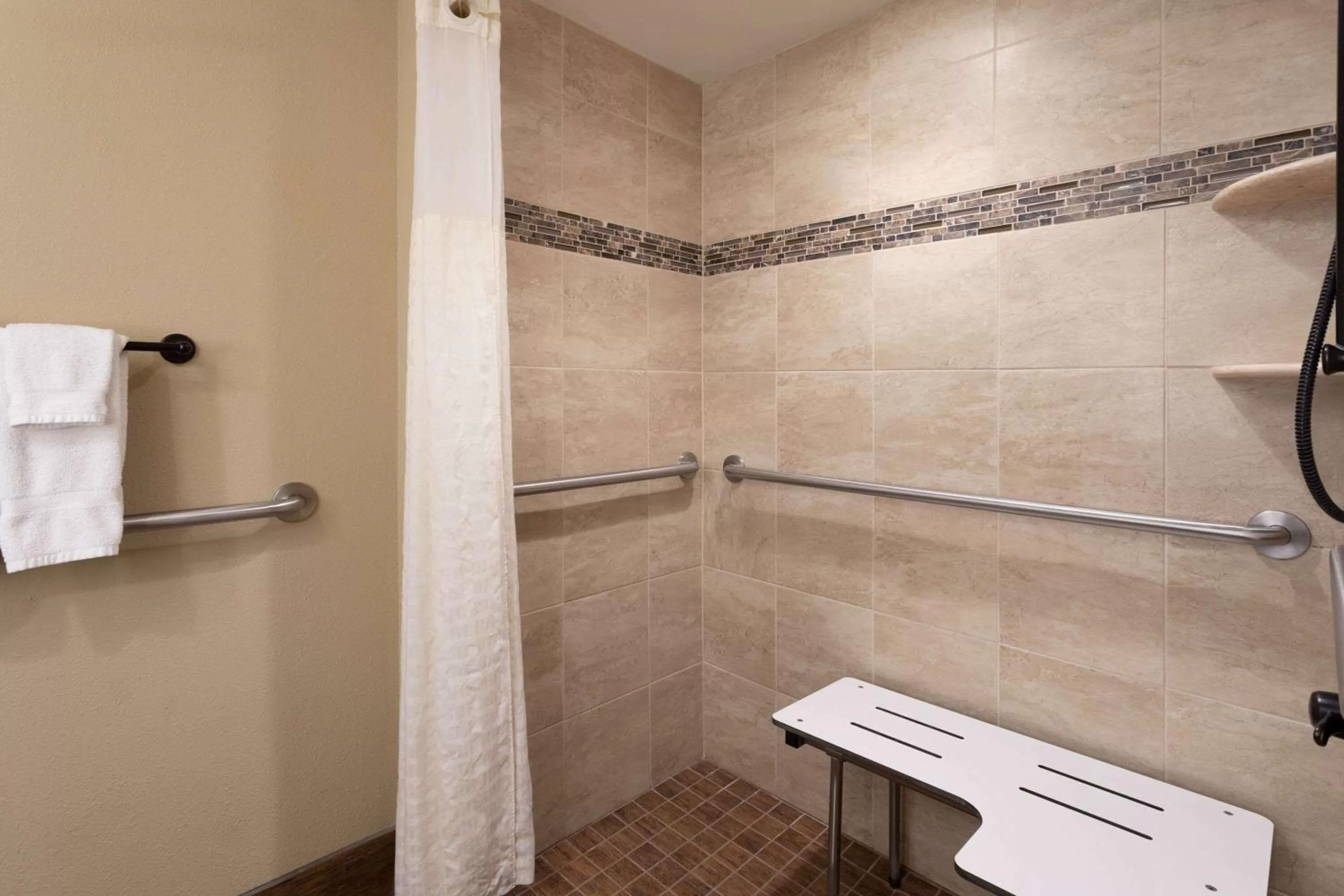 Bathroom in La Quinta by Wyndham Pigeon Forge
