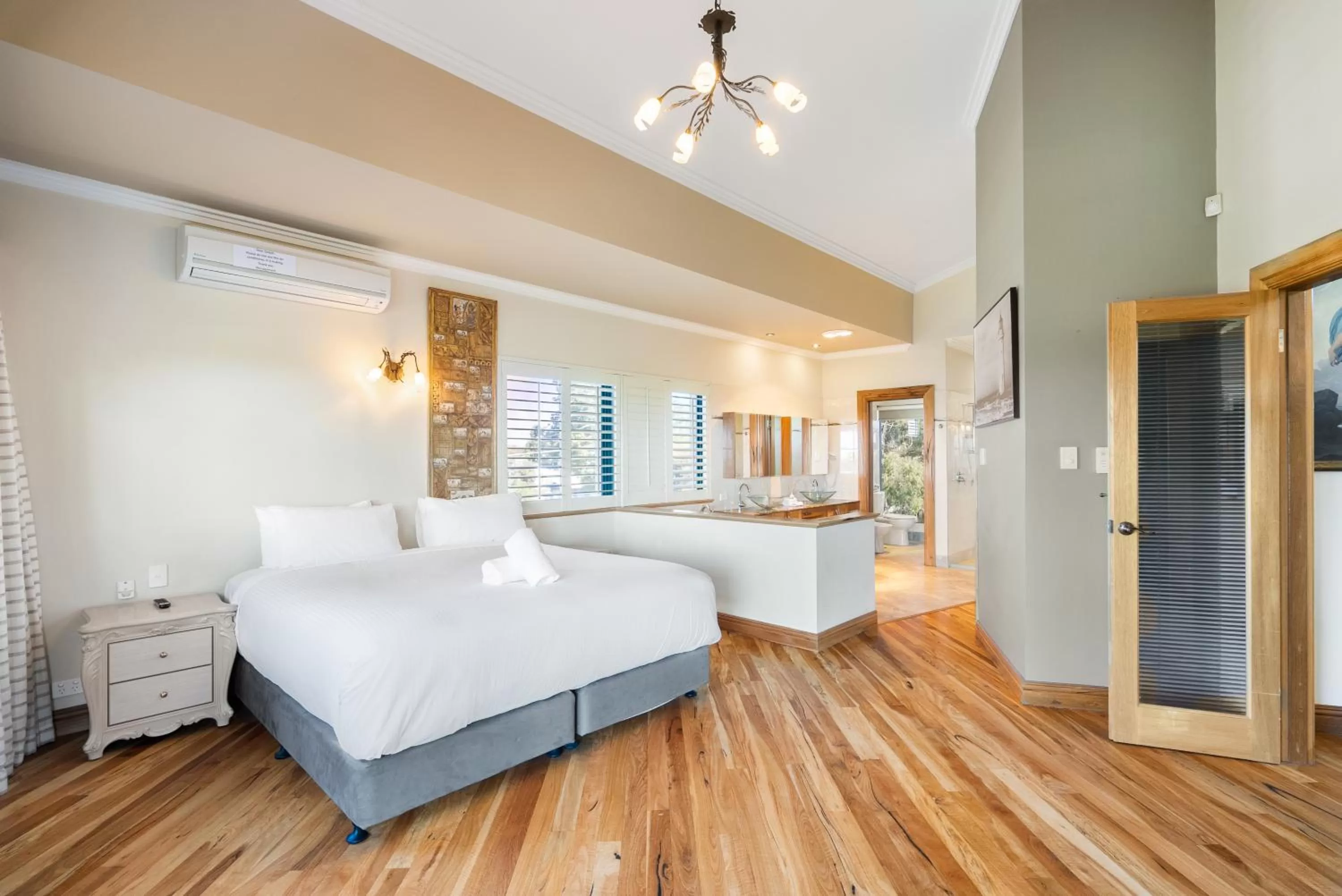 Bed in Bay Village Dunsborough