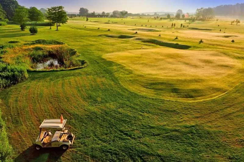 Golfcourse in Spa & Pool Apartment Hotel - Restaurant VILLA IVICA