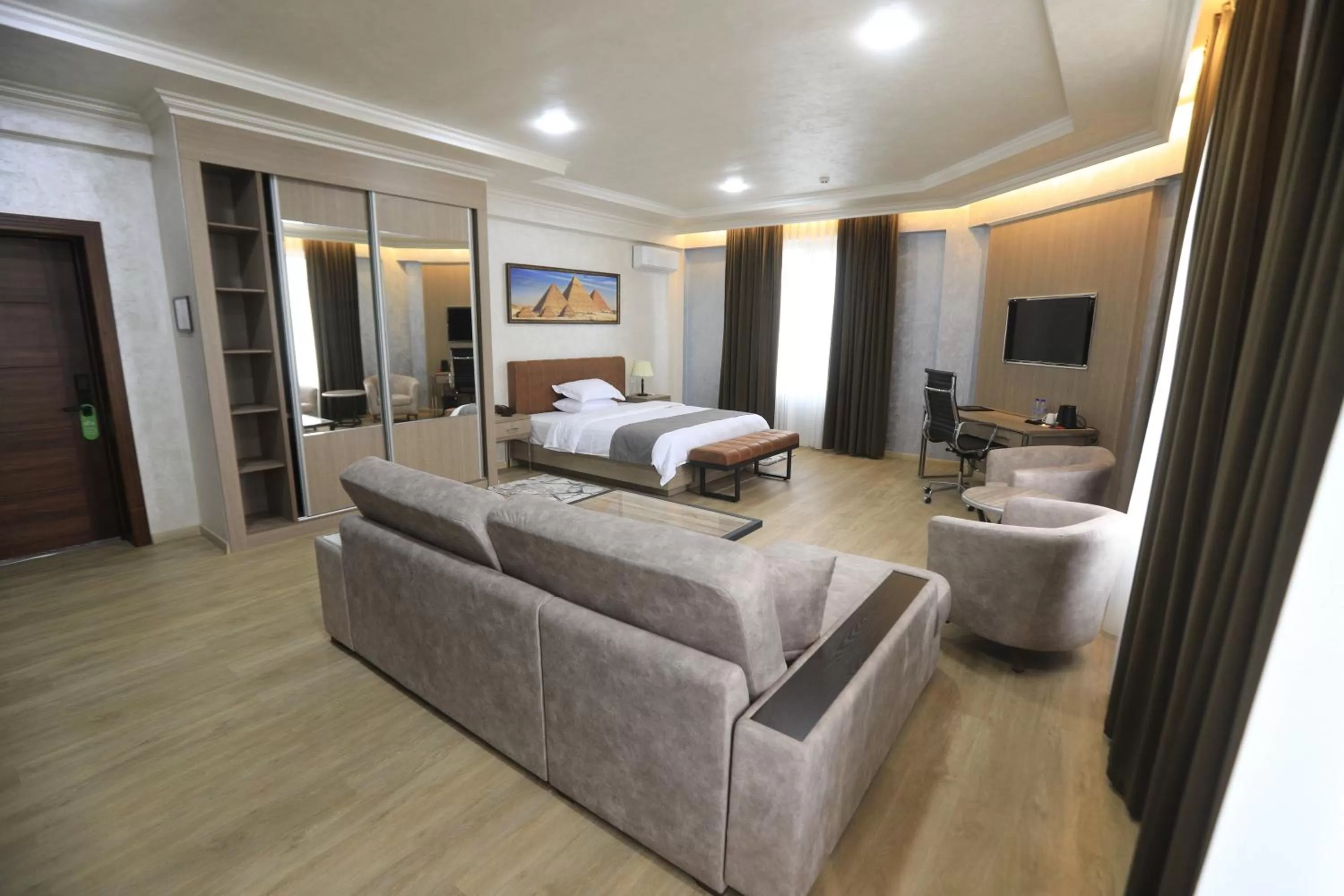 Photo of the whole room, Bed in CHlNOR HOTEL