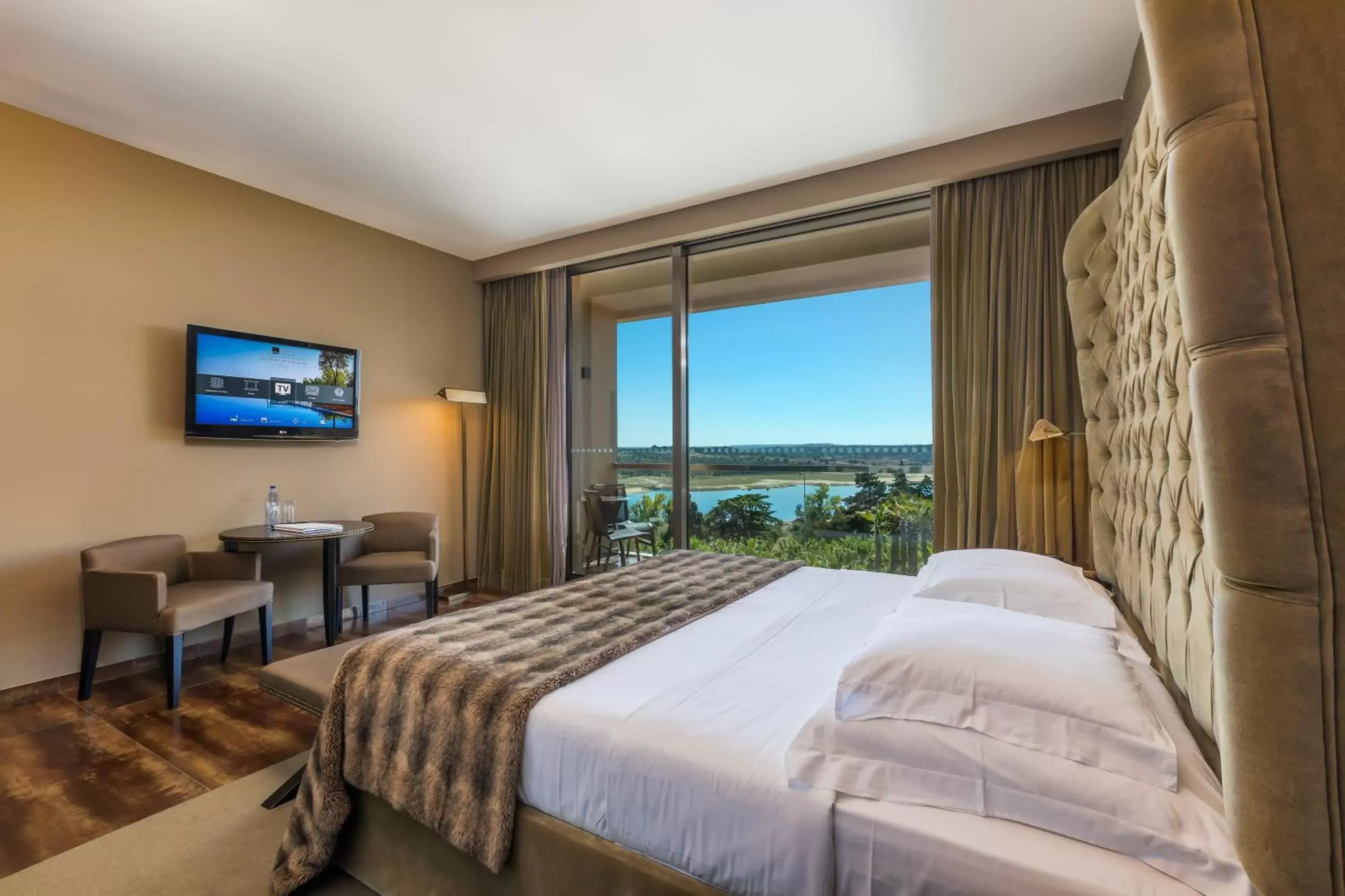 Superior Double Room with Lake View in AP Lago Montargil - Conference & SPA Superior Double Room with Lake View in AP Lago Montargil - Conference & SPA