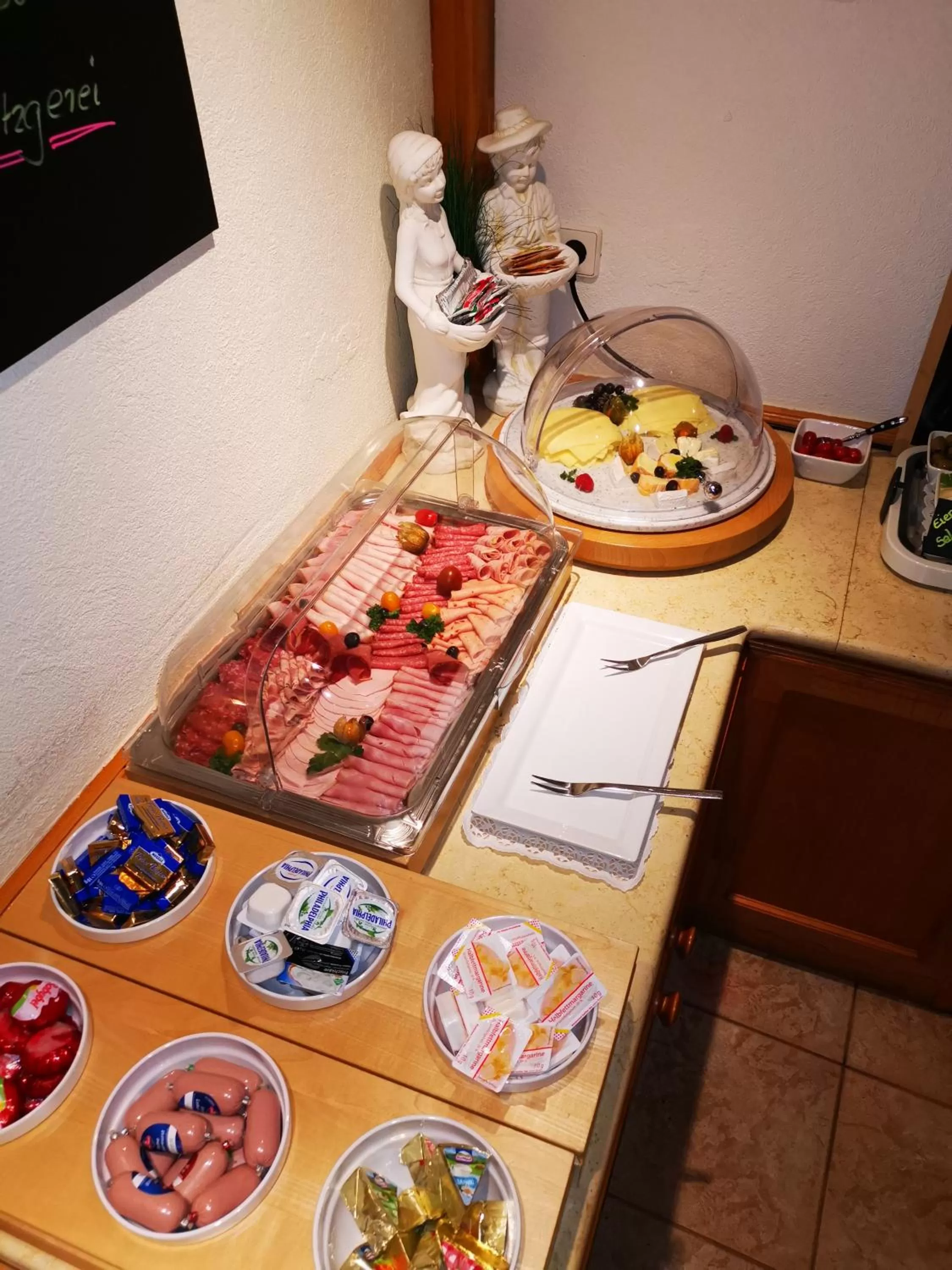 Restaurant/places to eat in Airport Hotel Filder Post