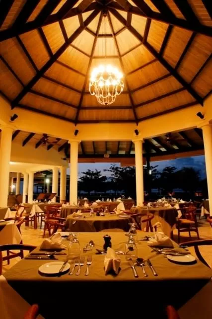 Restaurant/places to eat in Coyaba Beach Resort