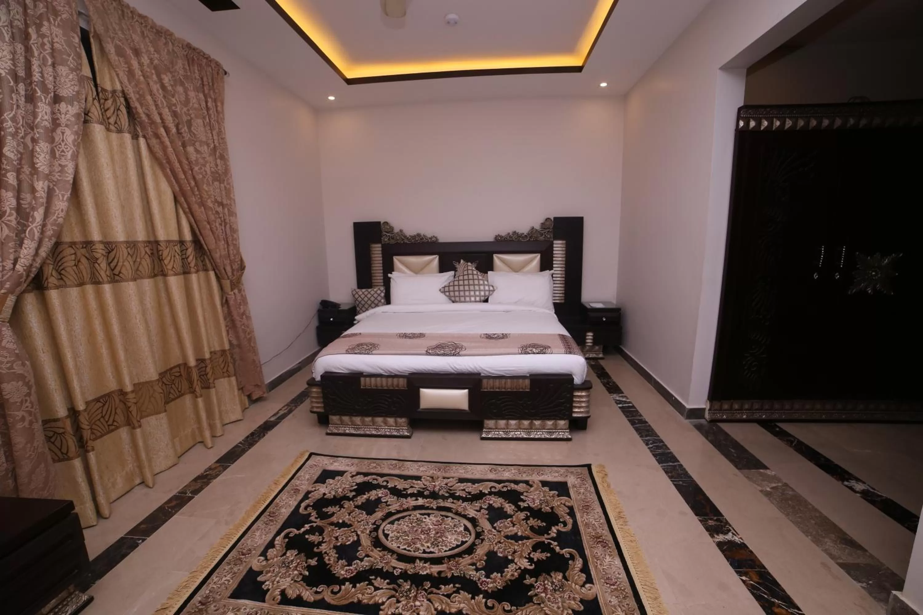 Bed in Zifan Hotel & Suites