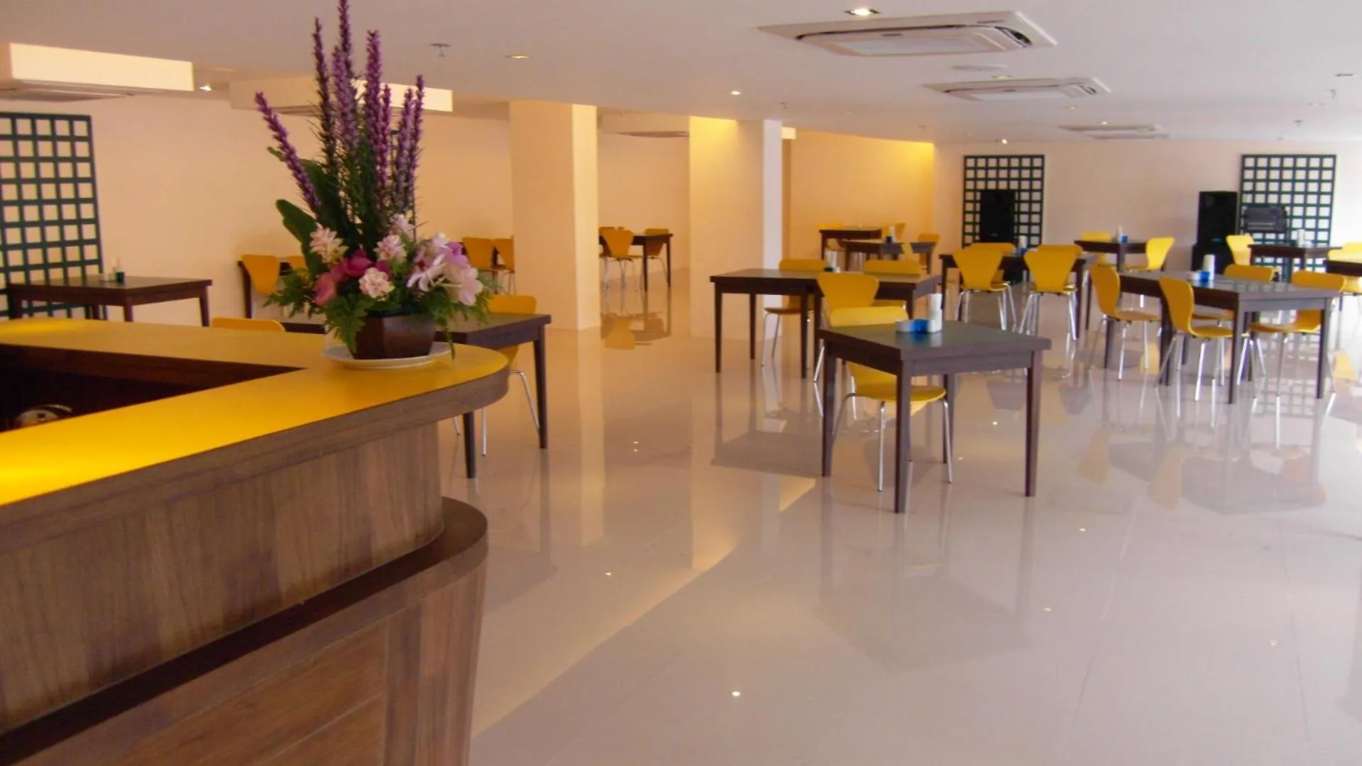 Restaurant/places to eat in Mayflower Grande Chiang Mai