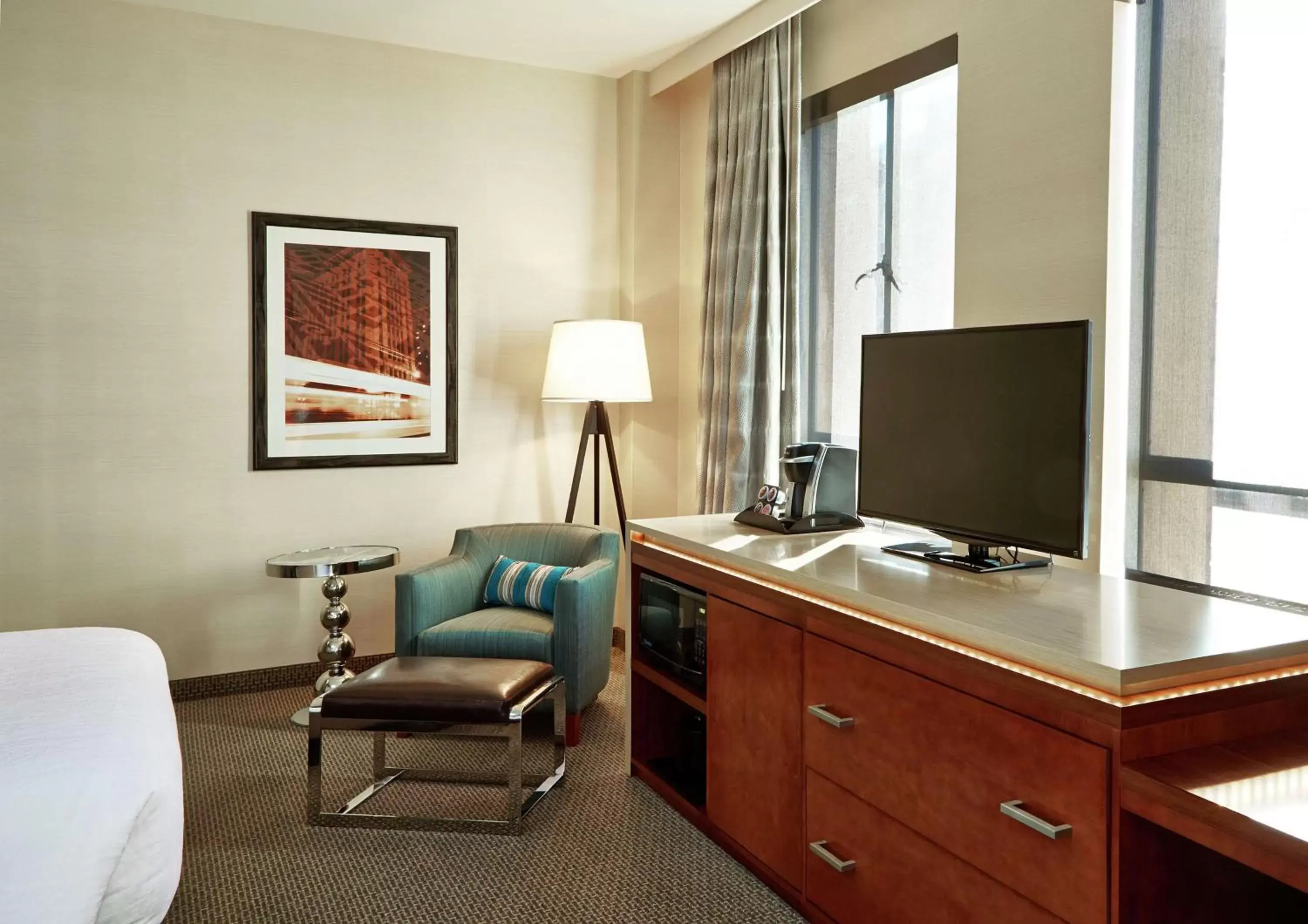 Corner Queen Room with City View in Hilton Garden Inn Phoenix Downtown Corner Queen Room with City View in Hilton Garden Inn Phoenix Downtown