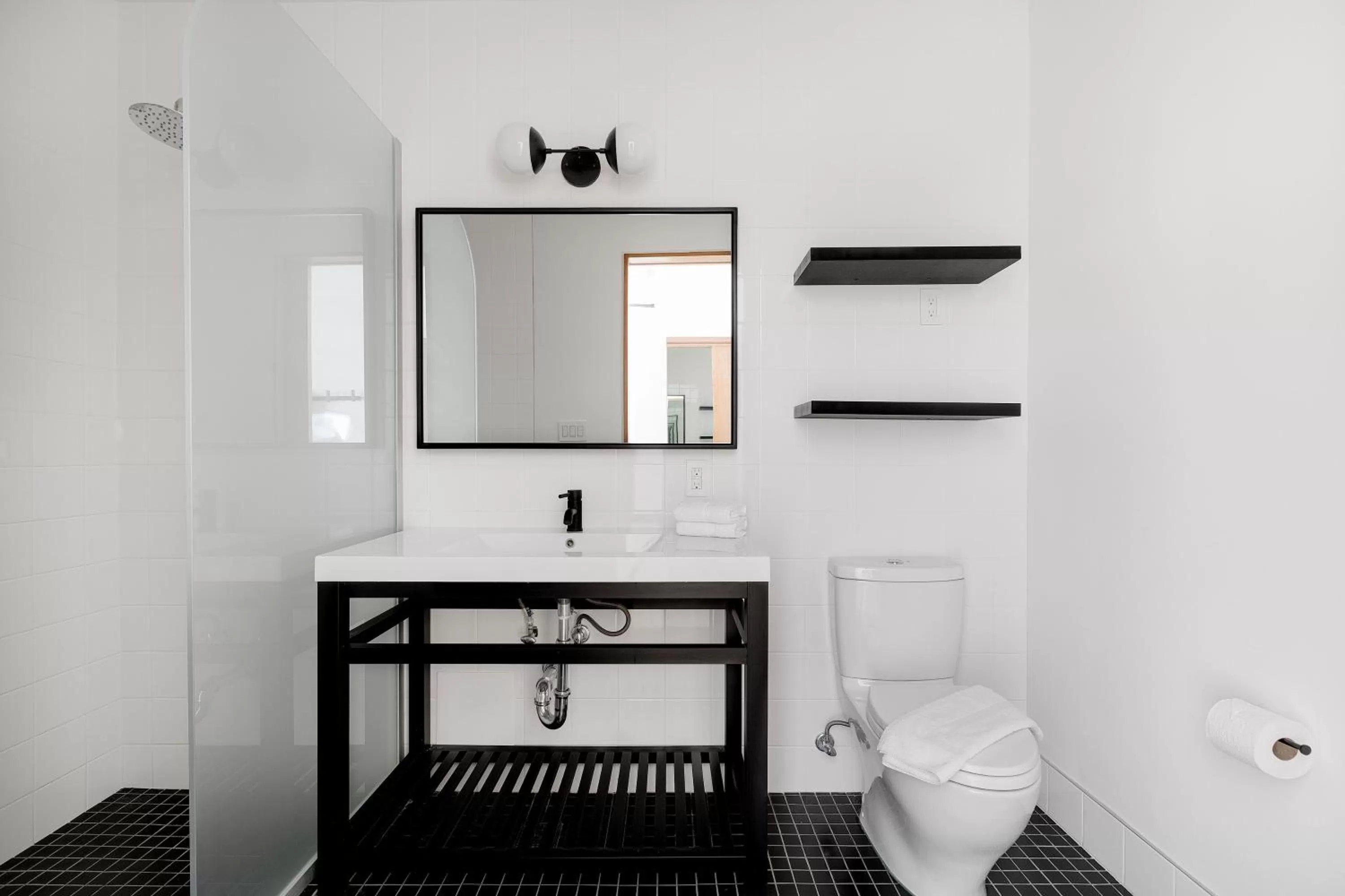 Toilet in Placemakr Wall Street