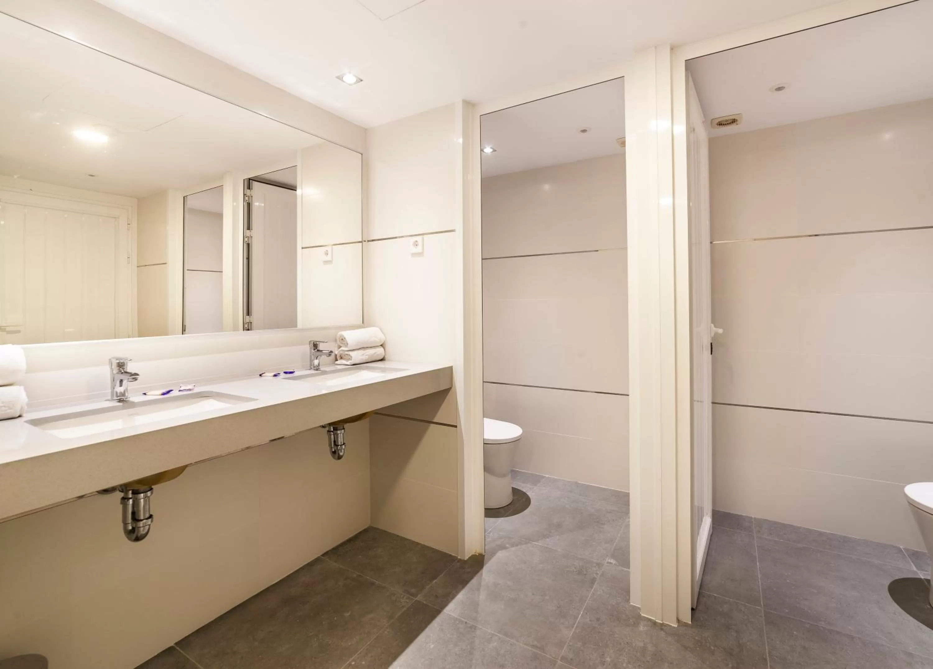 Cycling in Globales Mimosa