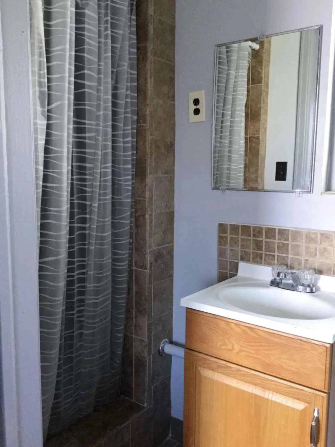 Photo of the whole room in Swiss Cottage Inn