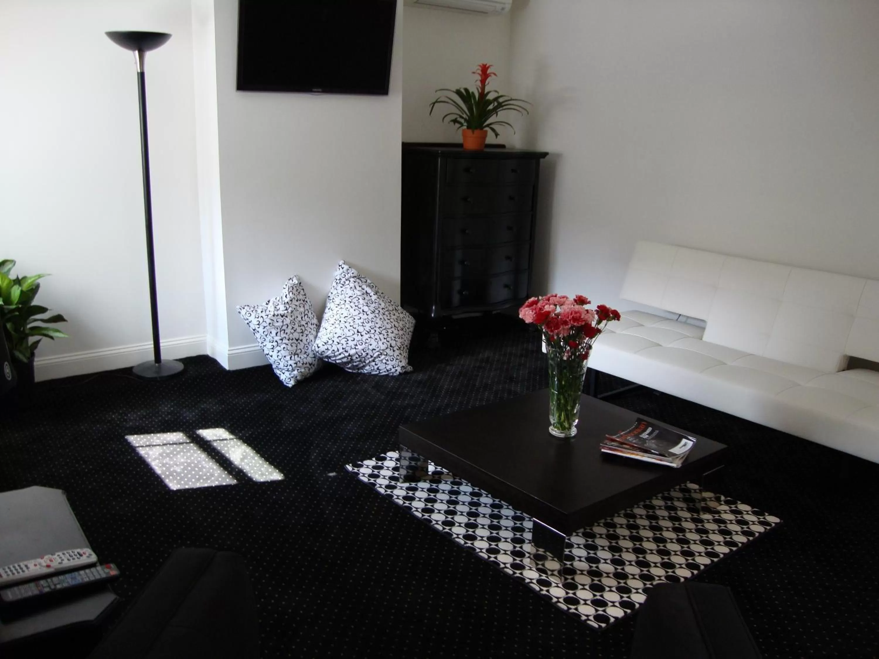 Living room, Seating Area in BlancNoir