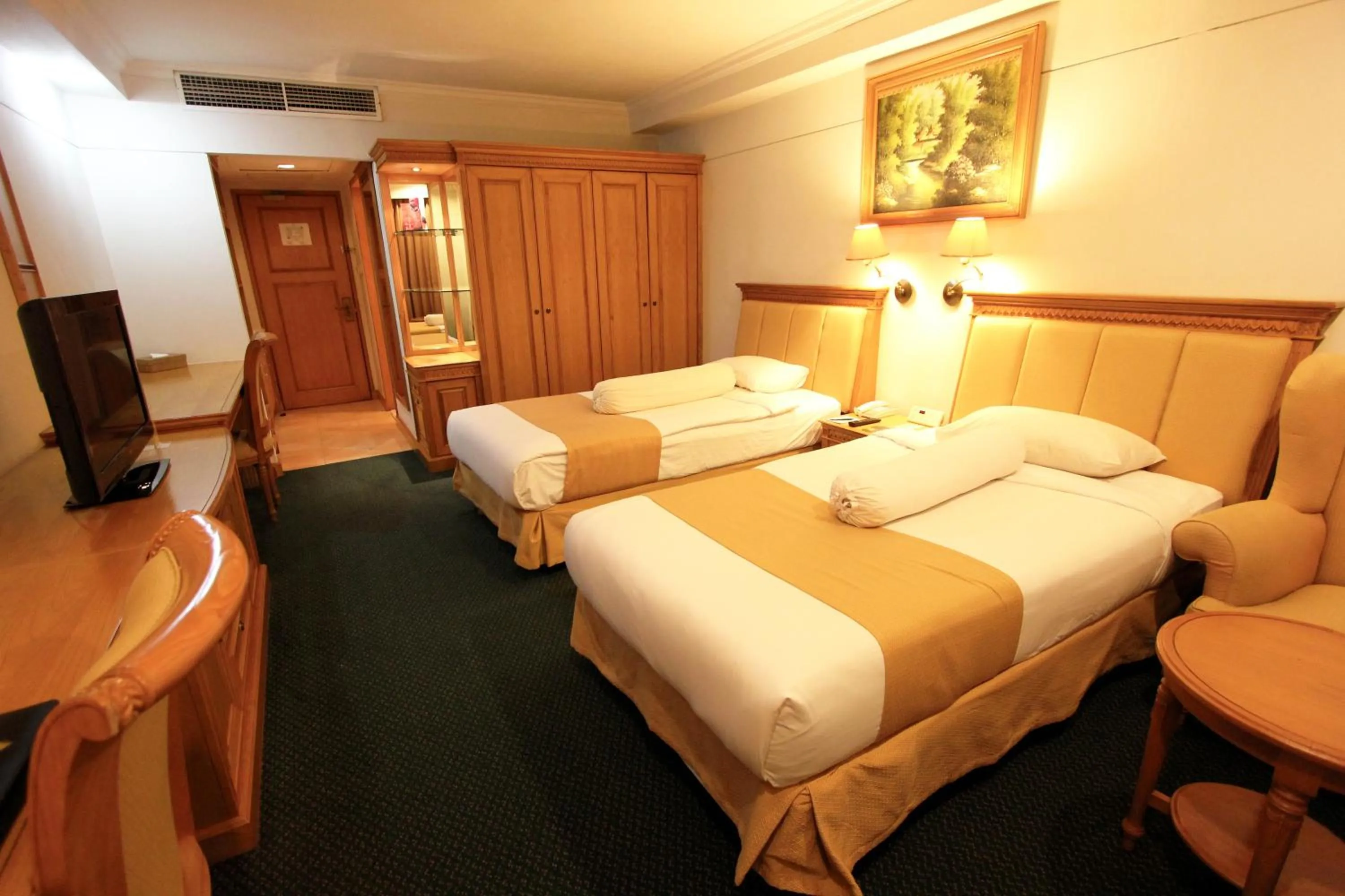 Bedroom, Bed in Harmoni Suites Hotel