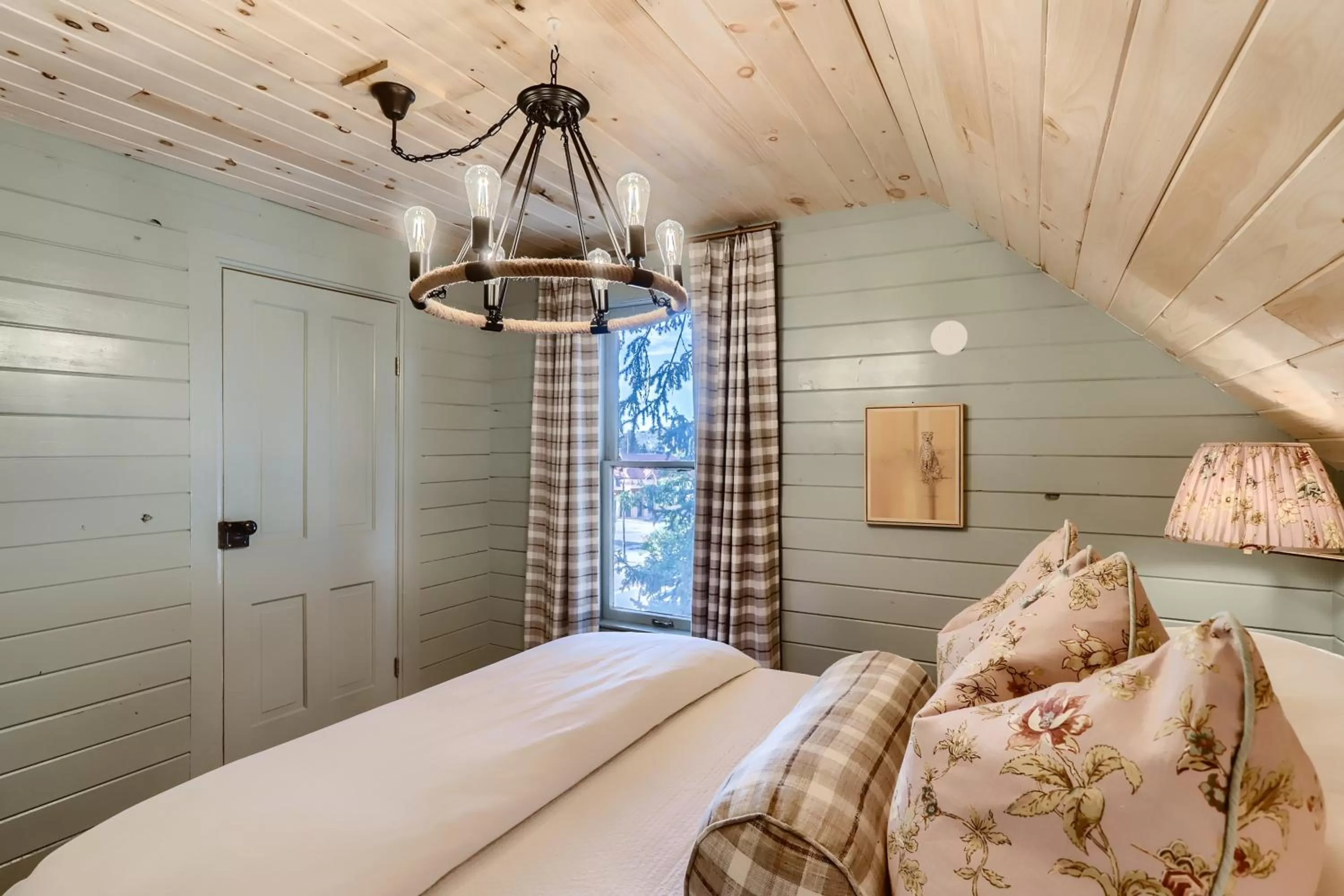 Bedroom, Bed in A-Lodge Lyons