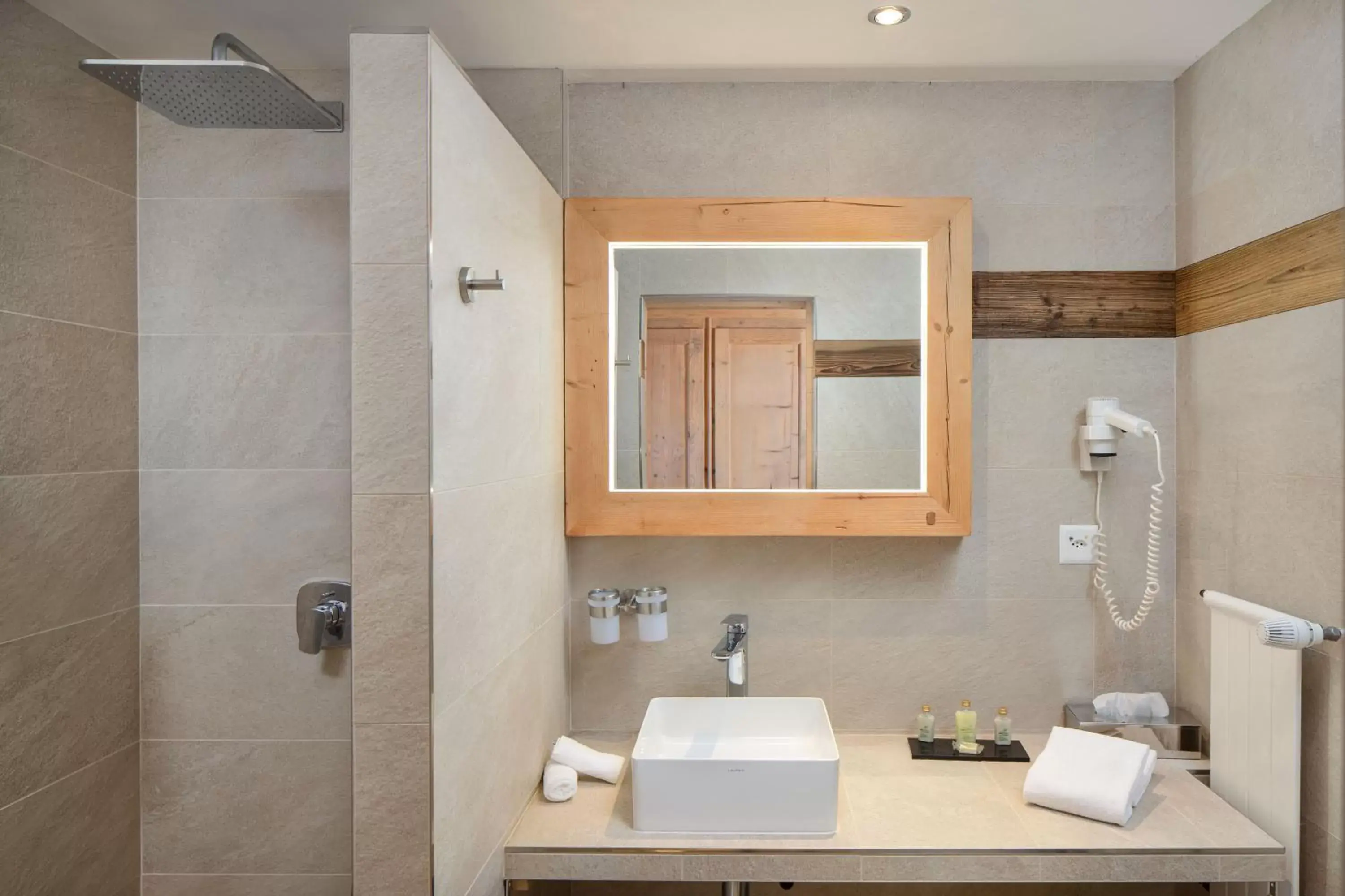 Superior Double Room with Mountain View in Hotel Etrier Superior Double Room with Mountain View in Hotel Etrier