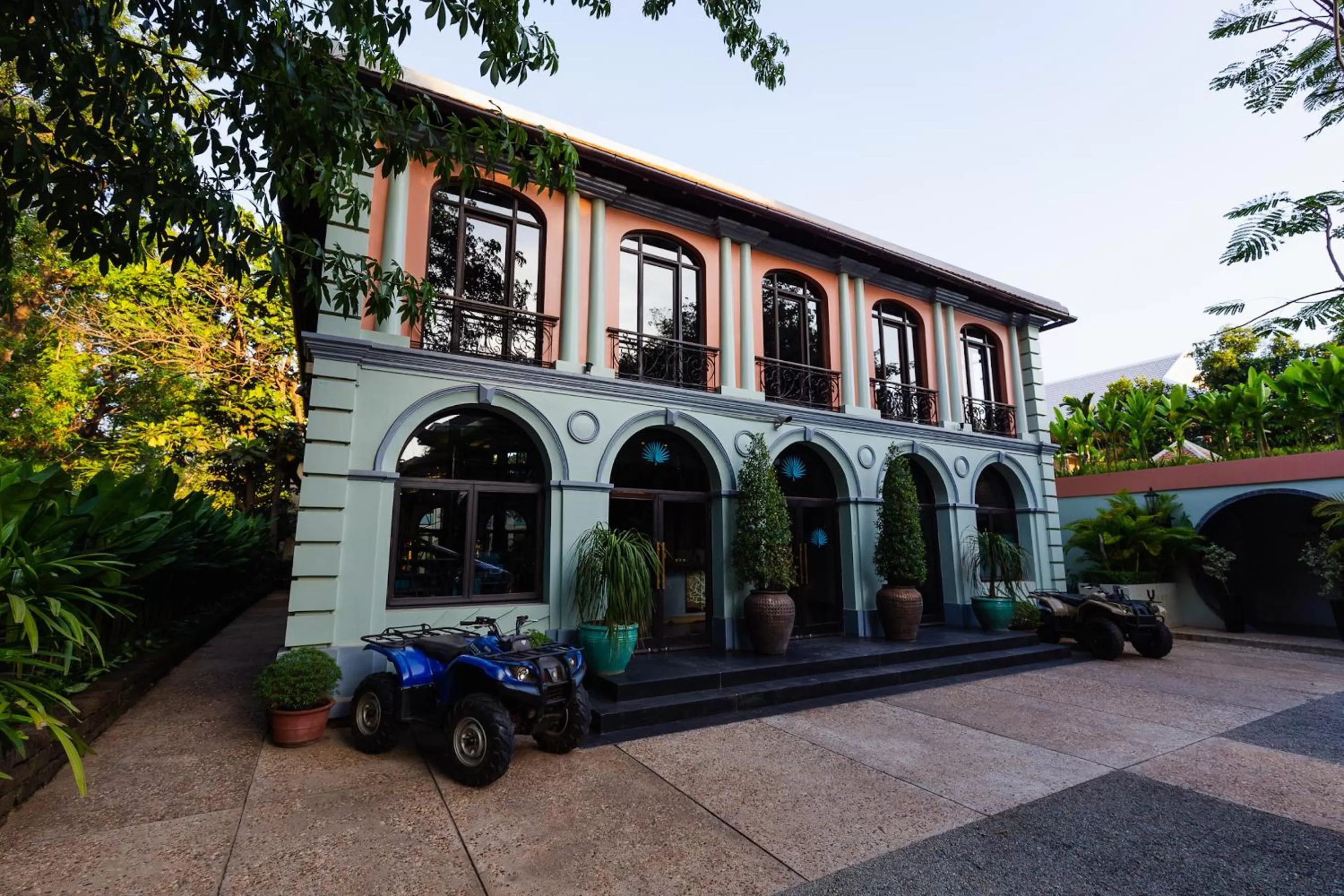 Facade/entrance in Heritage Suites Hotel