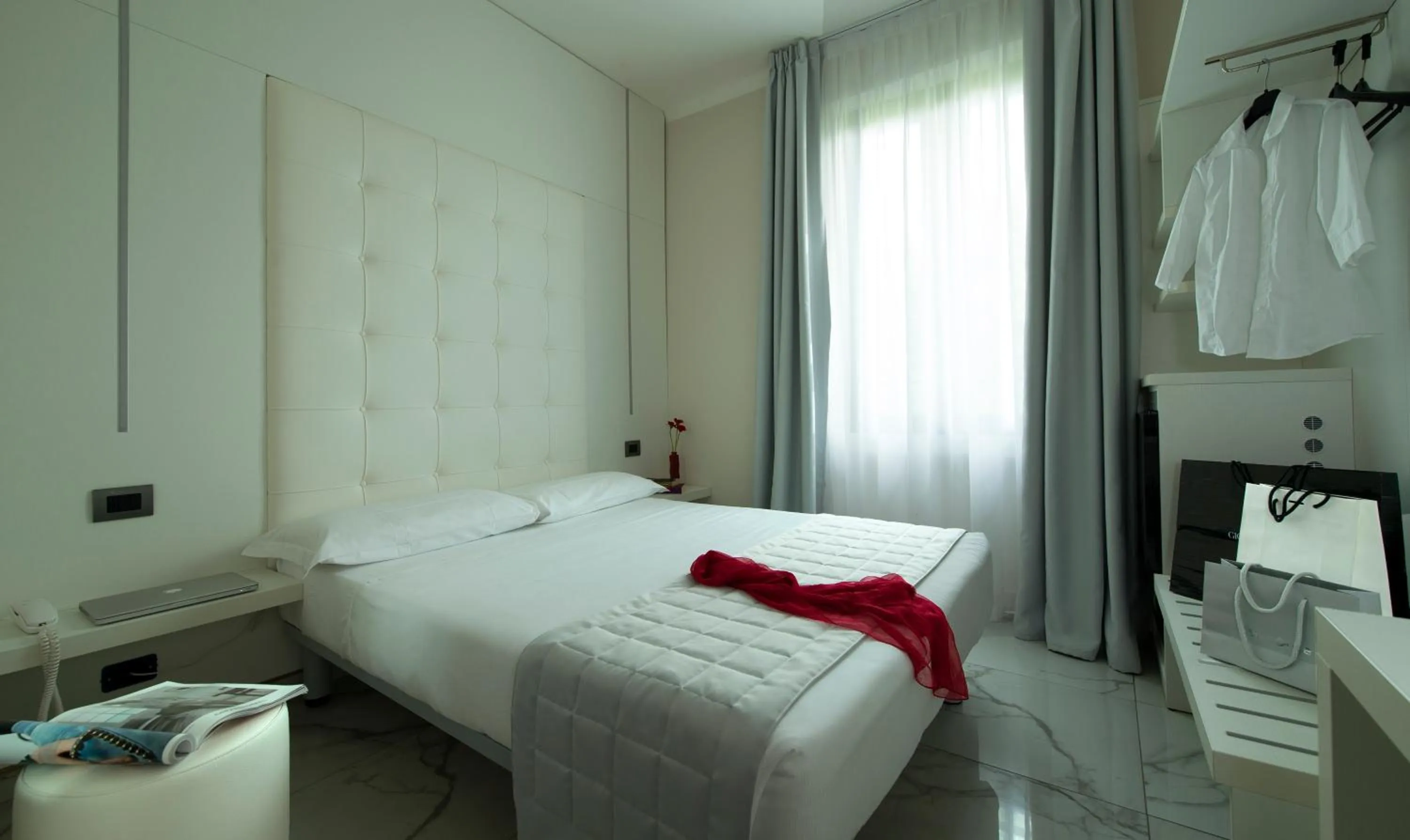 Photo of the whole room, Bed in Hotel San Francisco