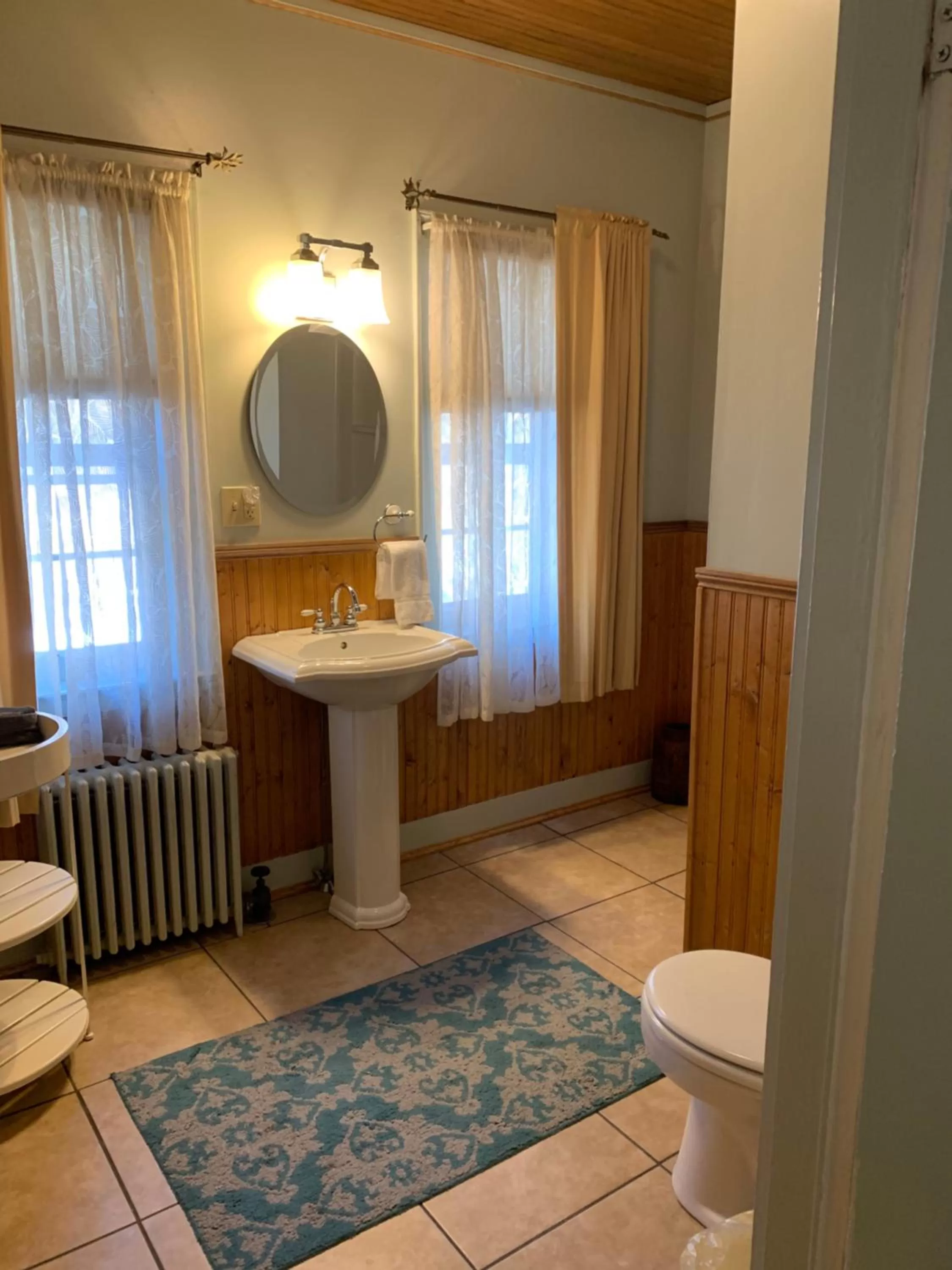 Bathroom in Waybury Inn