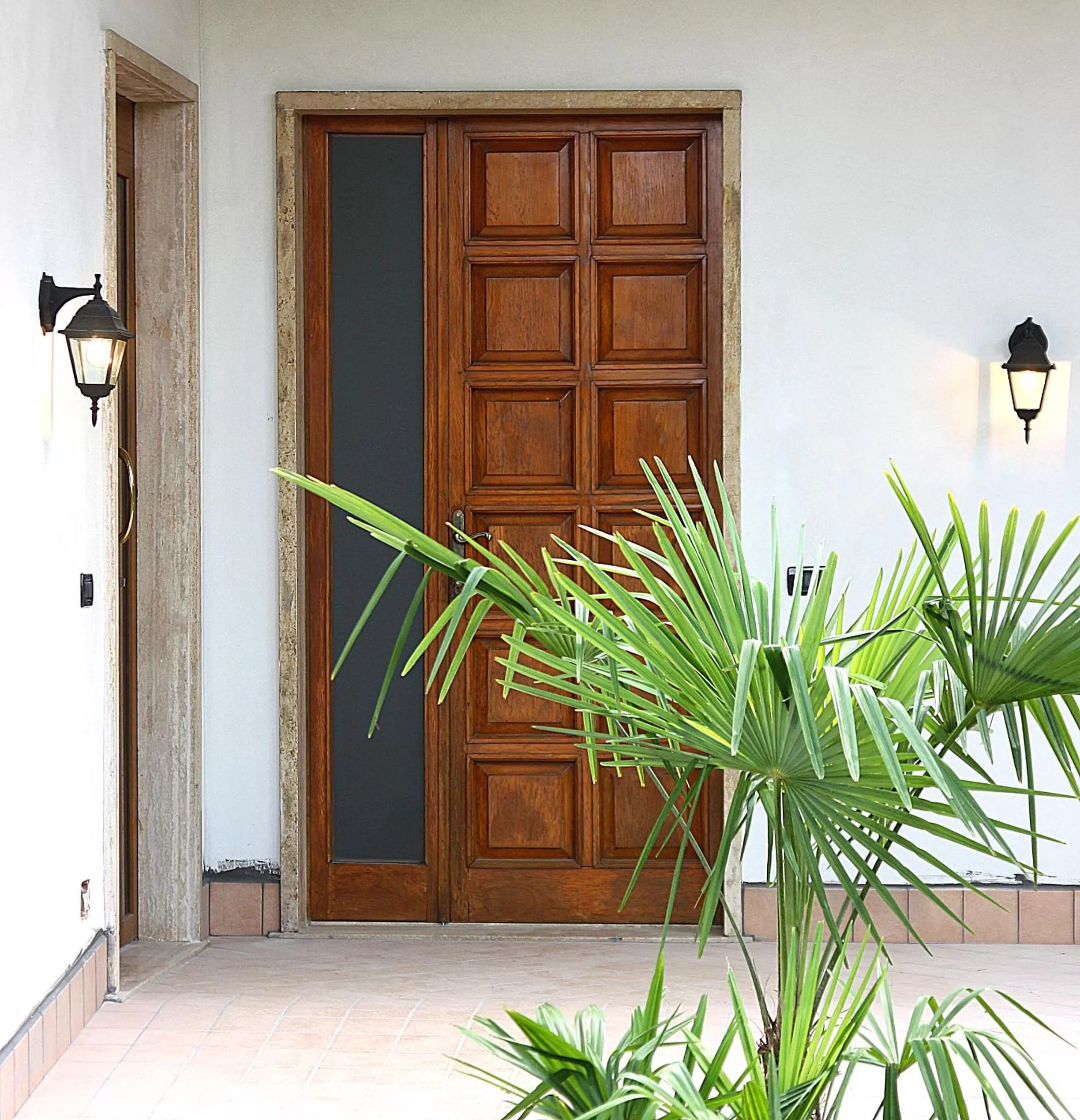 Decorative detail in San Giorgio Lazise Locazione Turistica