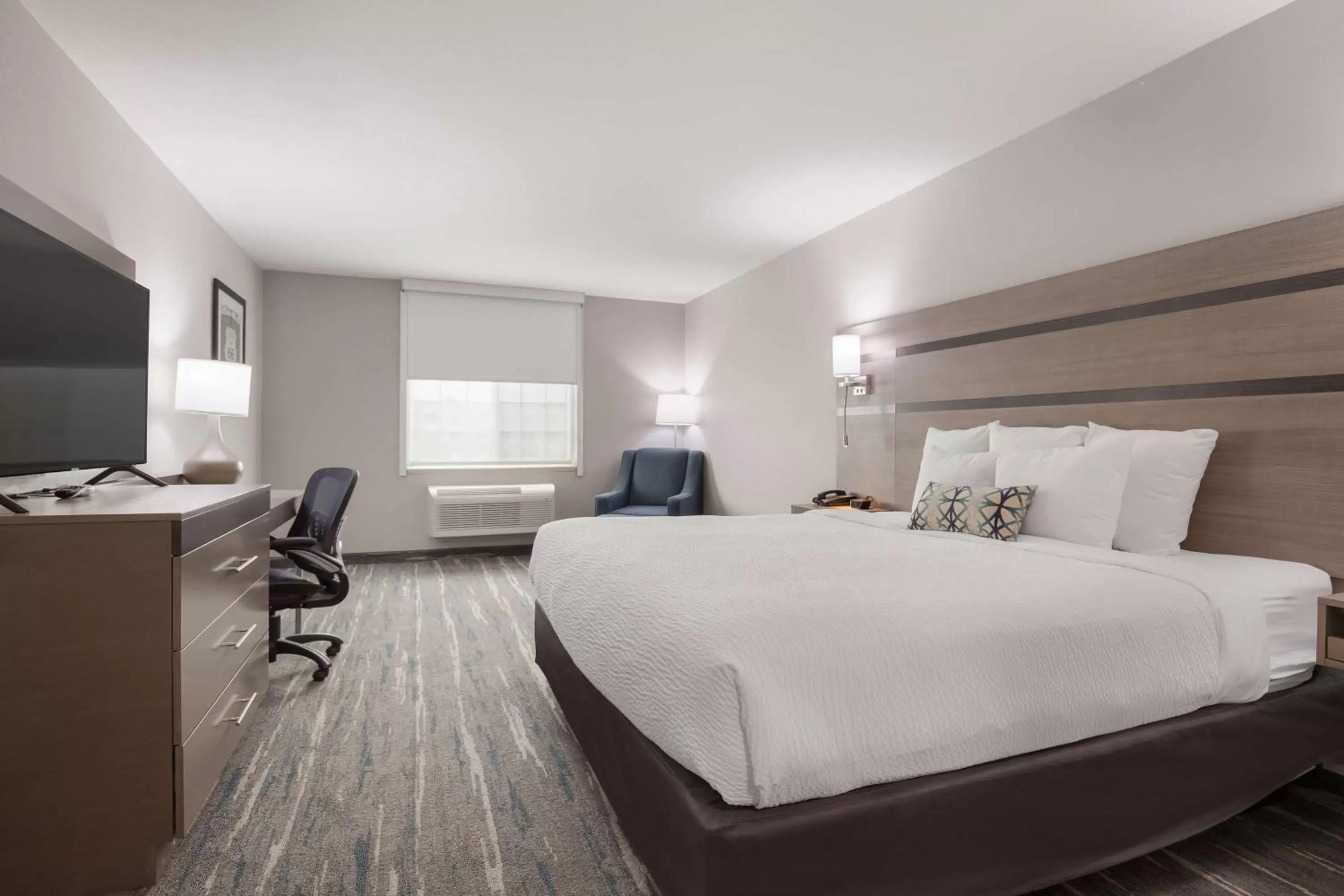 Bedroom, Bed in Best Western NSU Inn