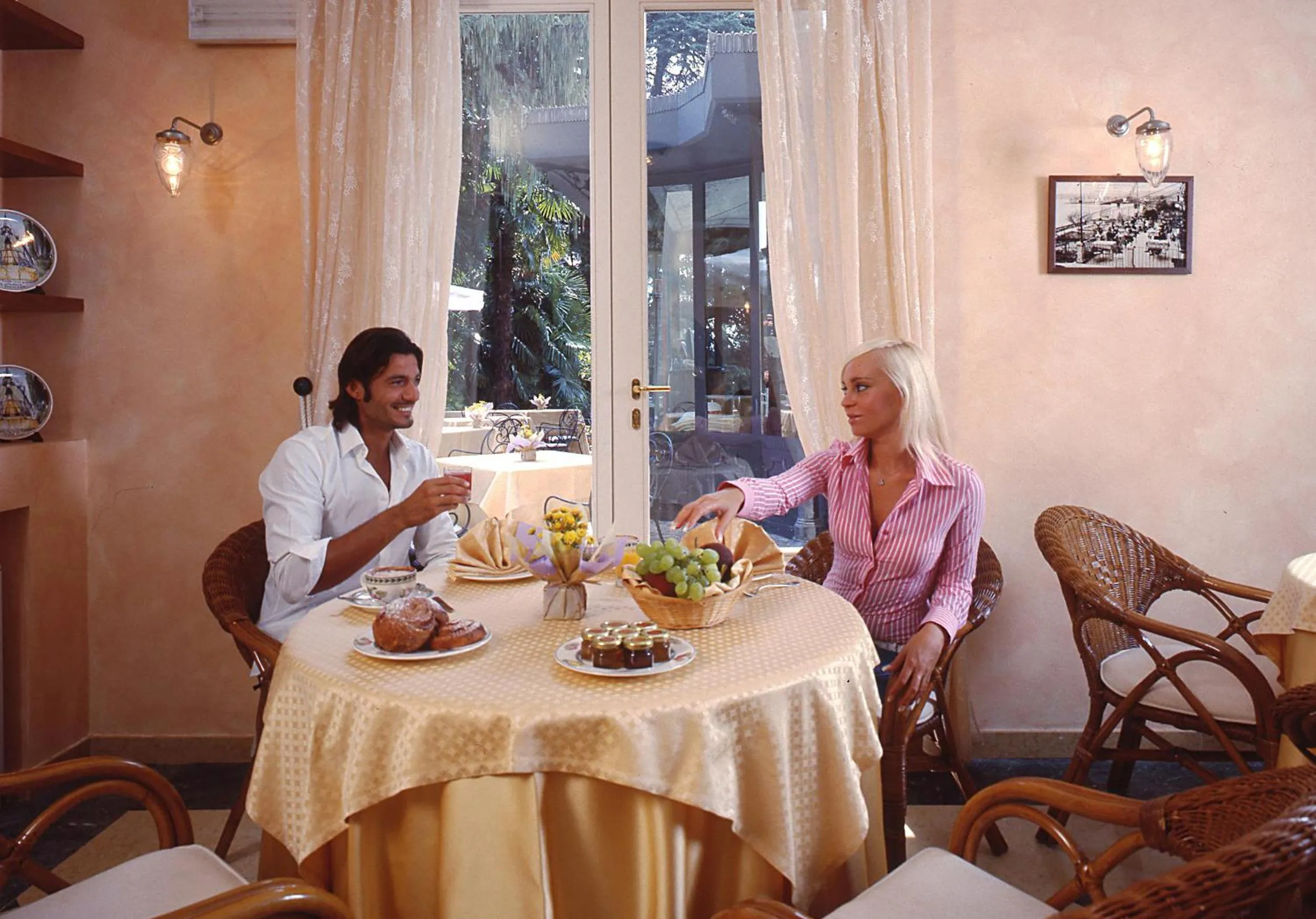 Restaurant/places to eat in Villa Sofia Hotel