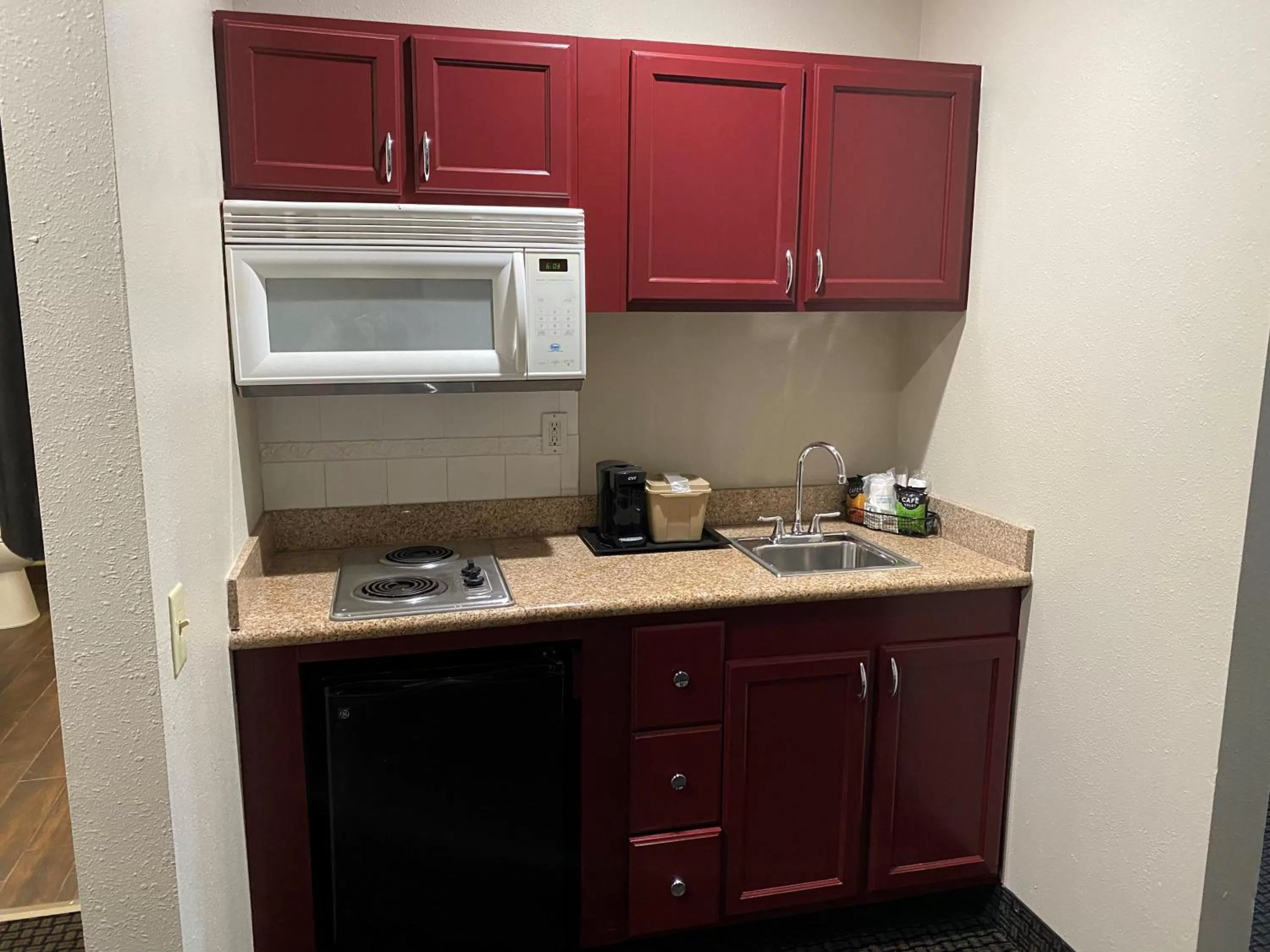 Coffee/tea facilities in Baymont by Wyndham Colorado Springs