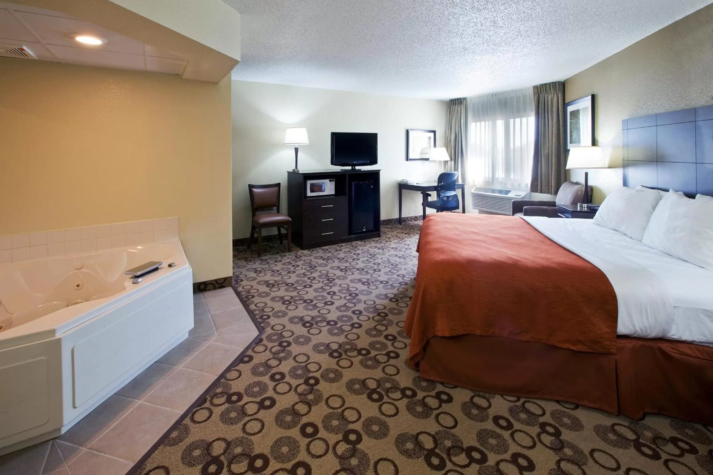 King Suite - Non-Smoking in Spark by Hilton Cedar Falls