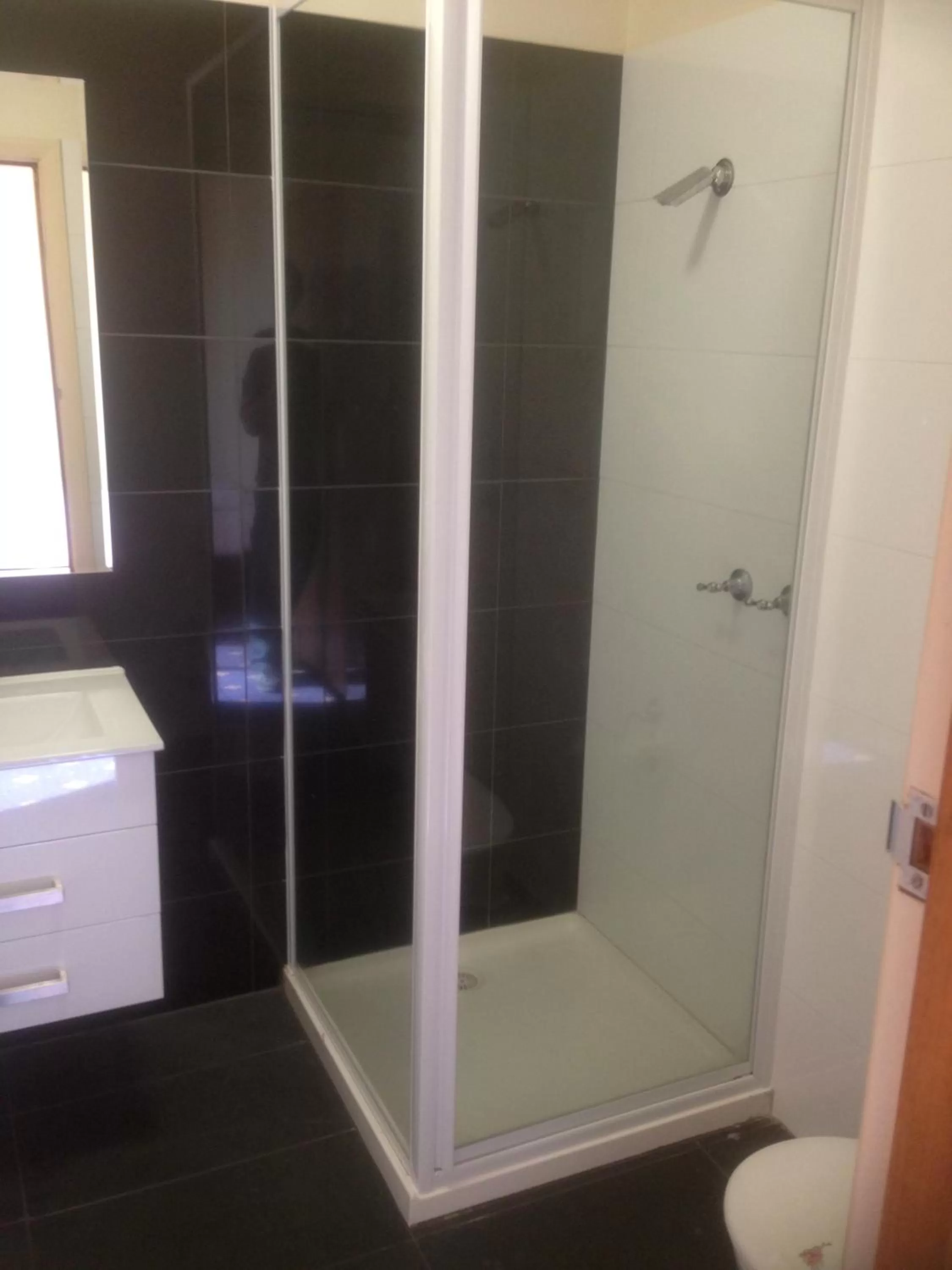 Bathroom in The Wharf Hotel