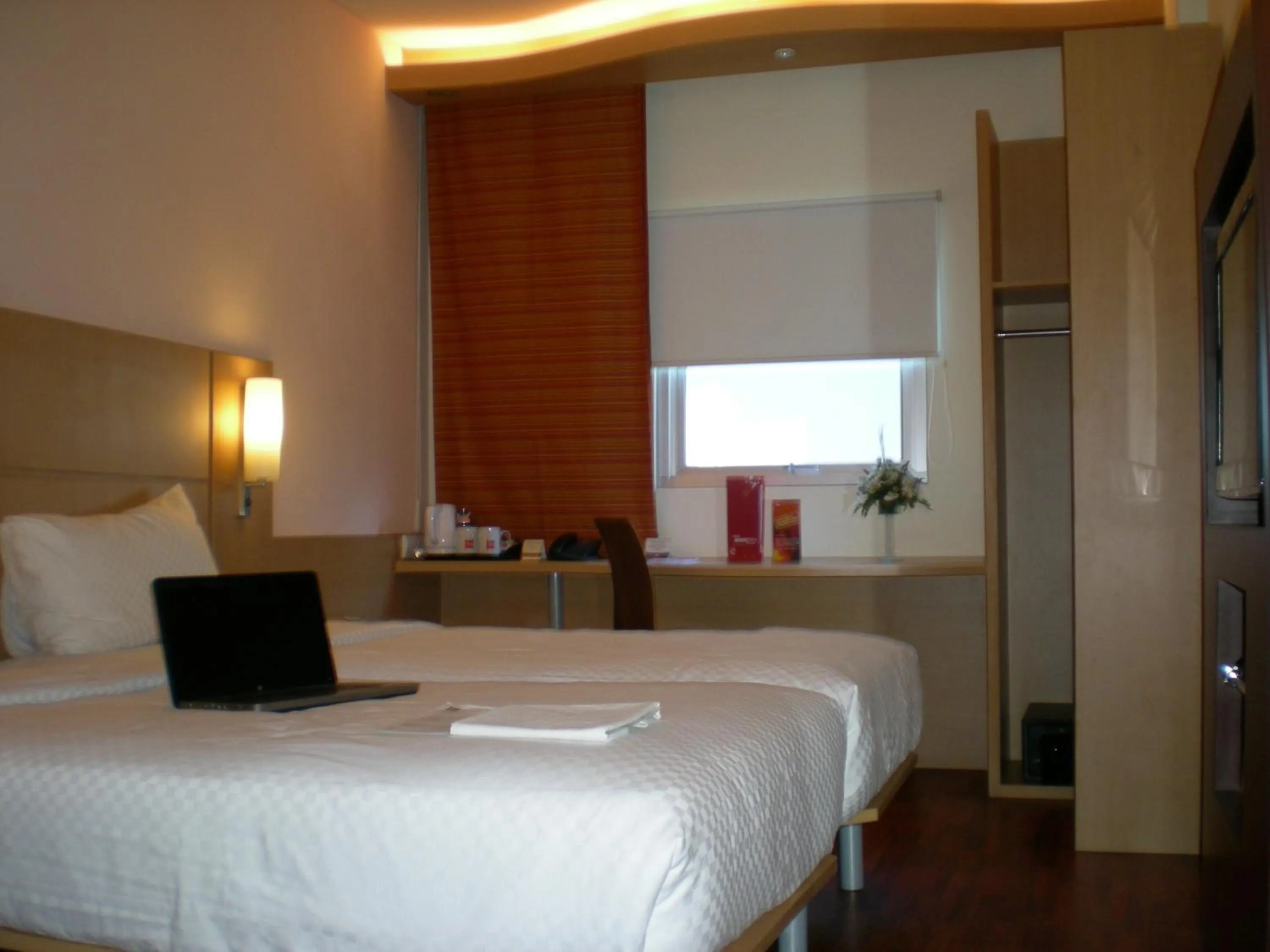 Photo of the whole room, Bed in Ibis Balikpapan