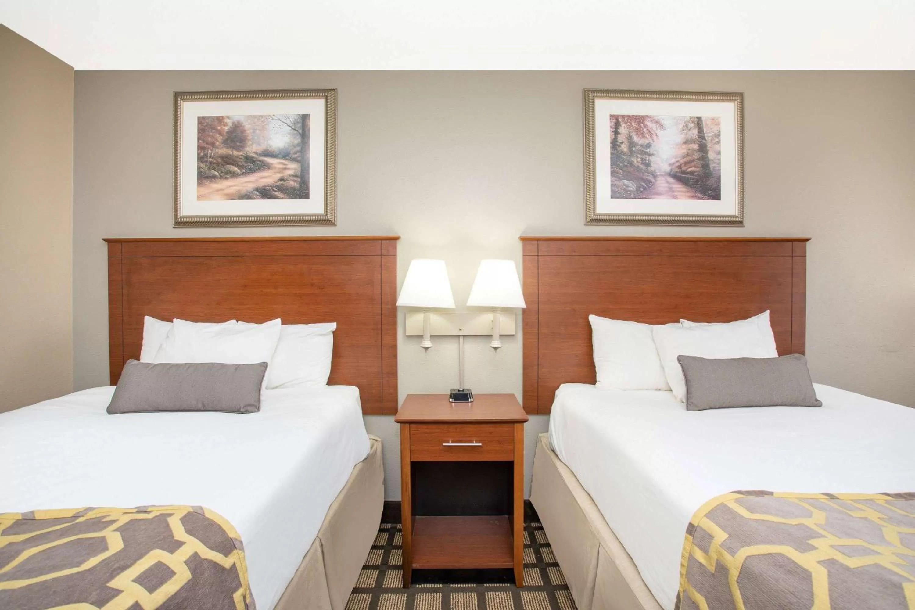 Photo of the whole room, Bed in Baymont by Wyndham Hays