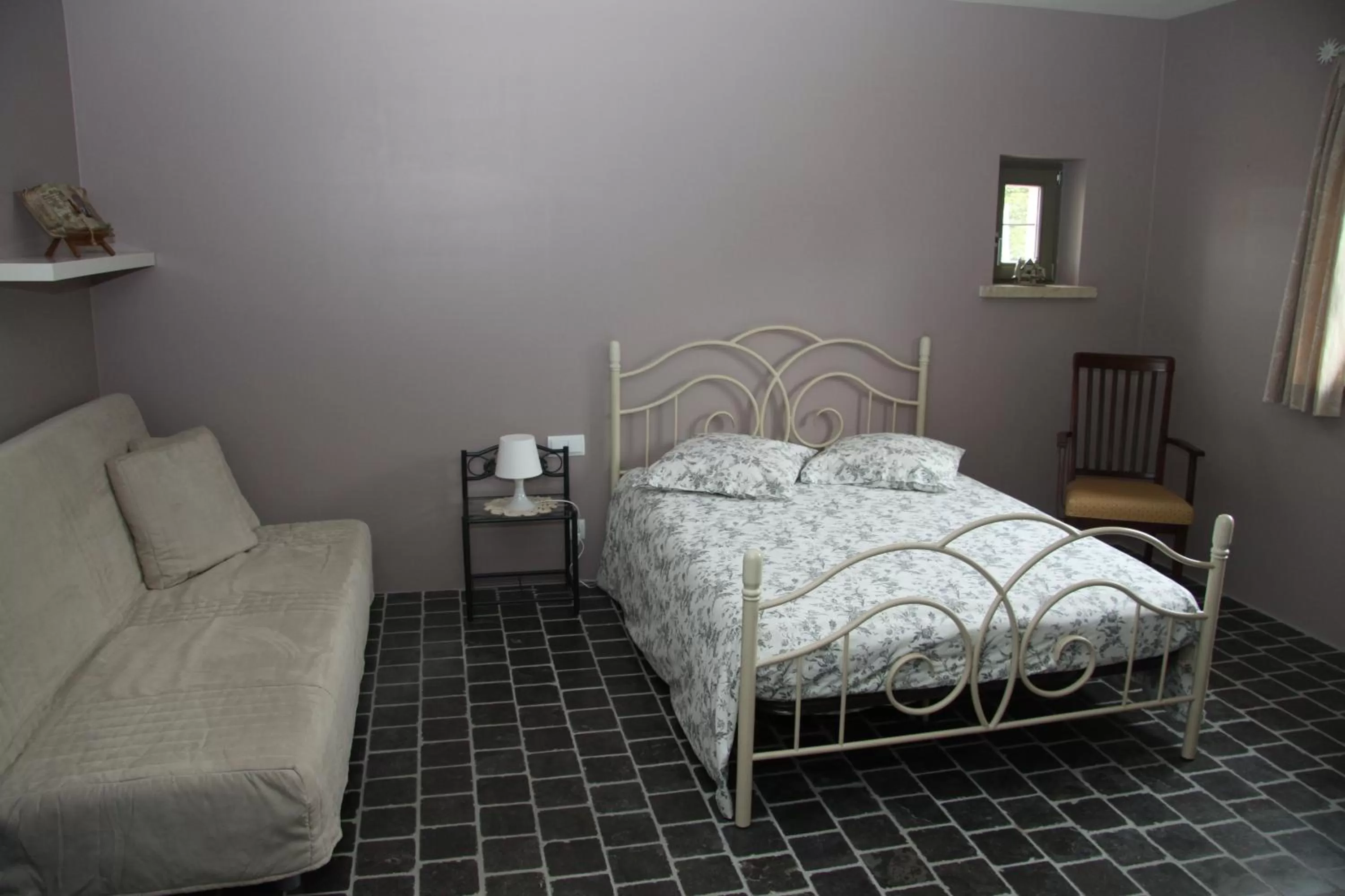 Decorative detail, Bed in La Bastide de Fontaille