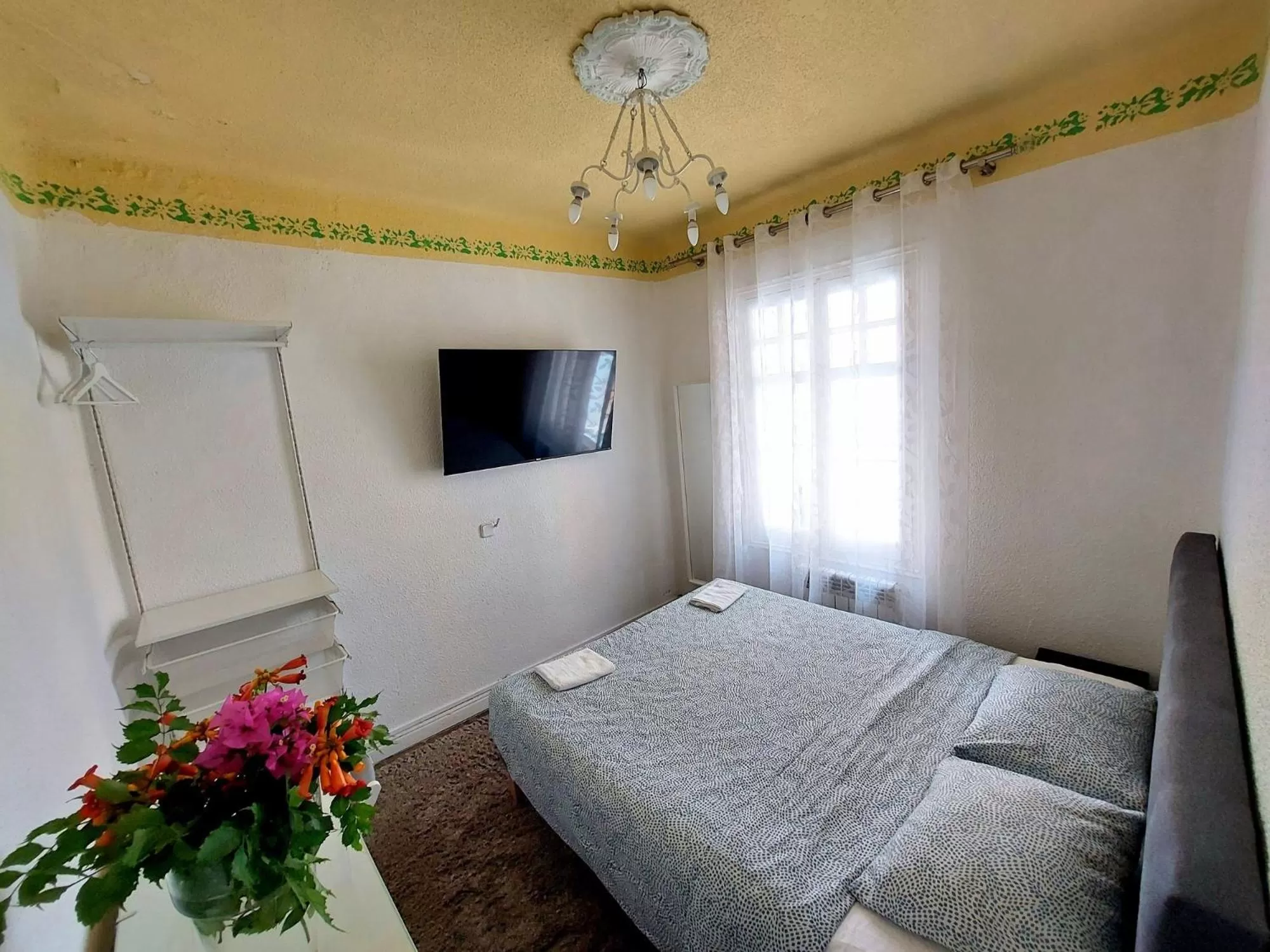 Bed in N1 Casa de Madrid - greenpeace line