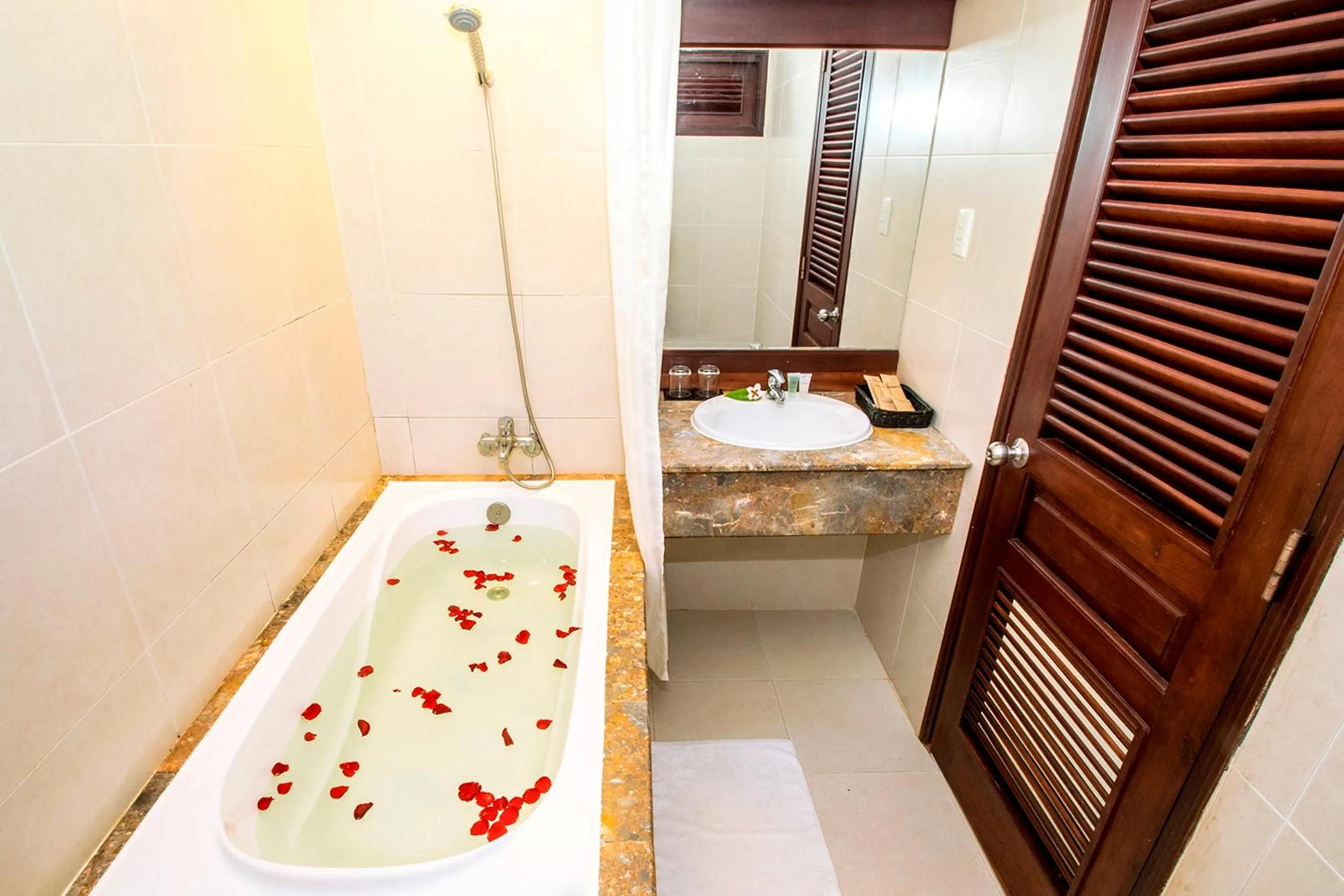 Bathroom in Romana Resort & Spa