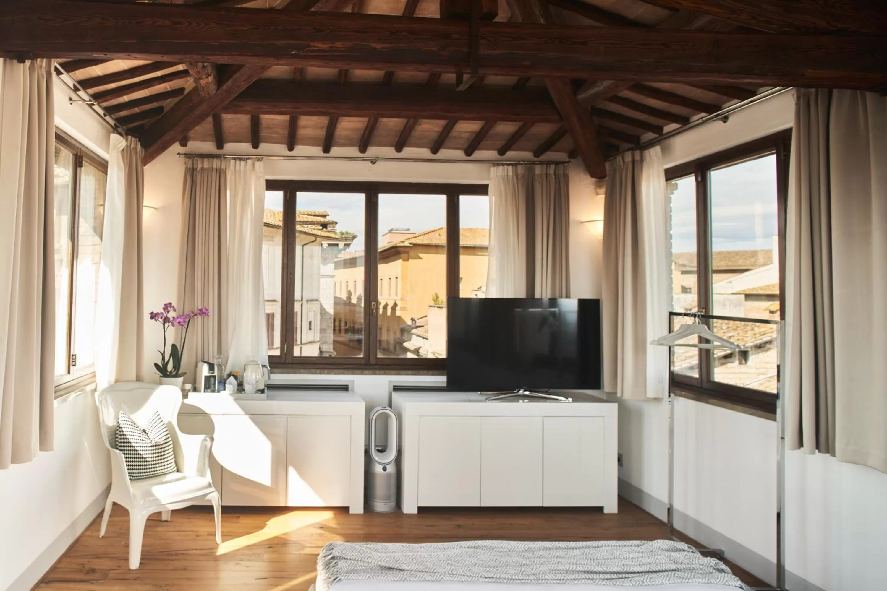 Photo of the whole room in B&B Le Logge Luxury Rooms