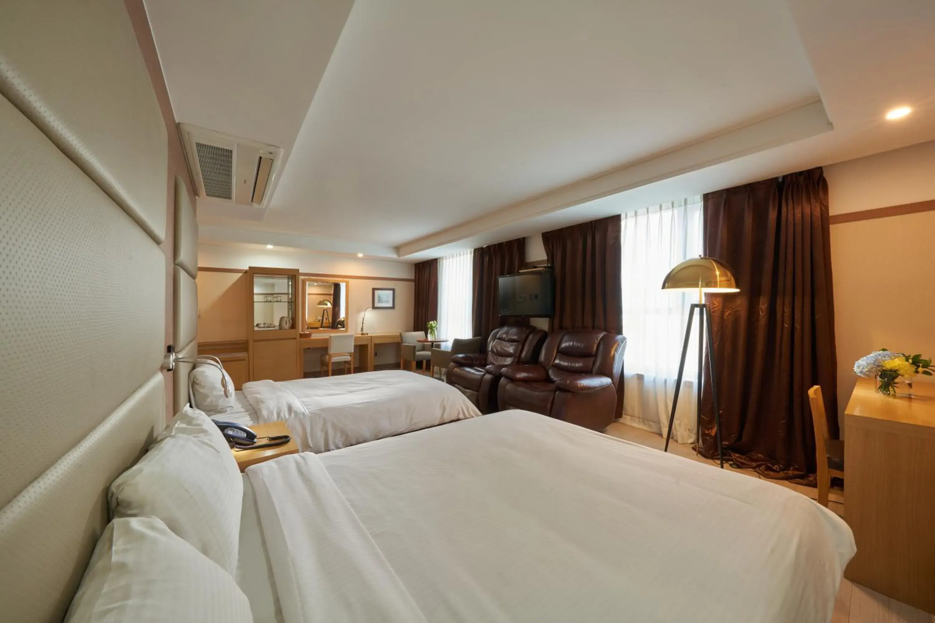 Deluxe Twin Room in Gyeongju GG Tourist Hotel Deluxe Twin Room in Gyeongju GG Tourist Hotel
