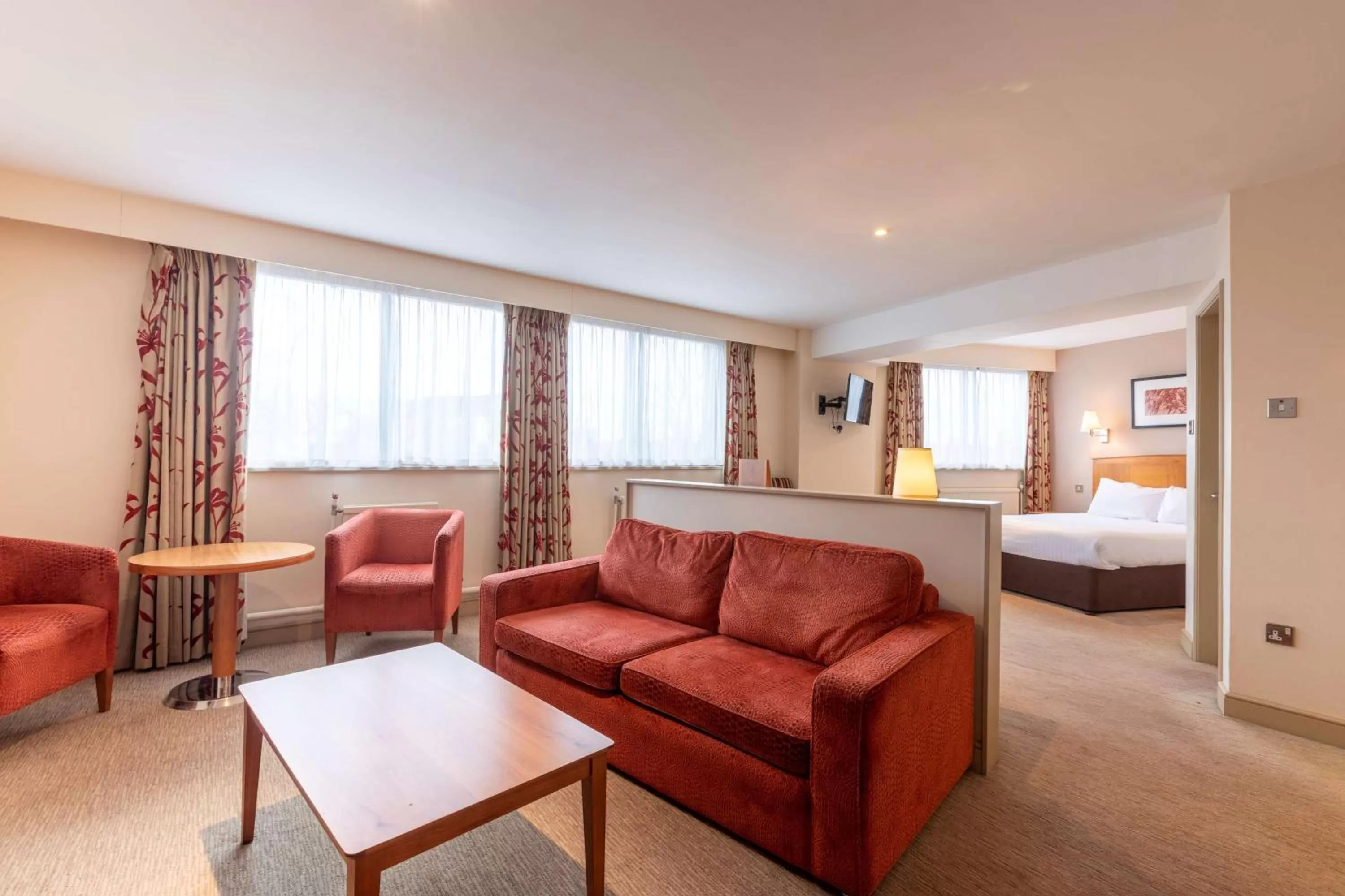 Photo of the whole room, Seating Area in Birmingham Strathallan Hotel, BW Signature Collection