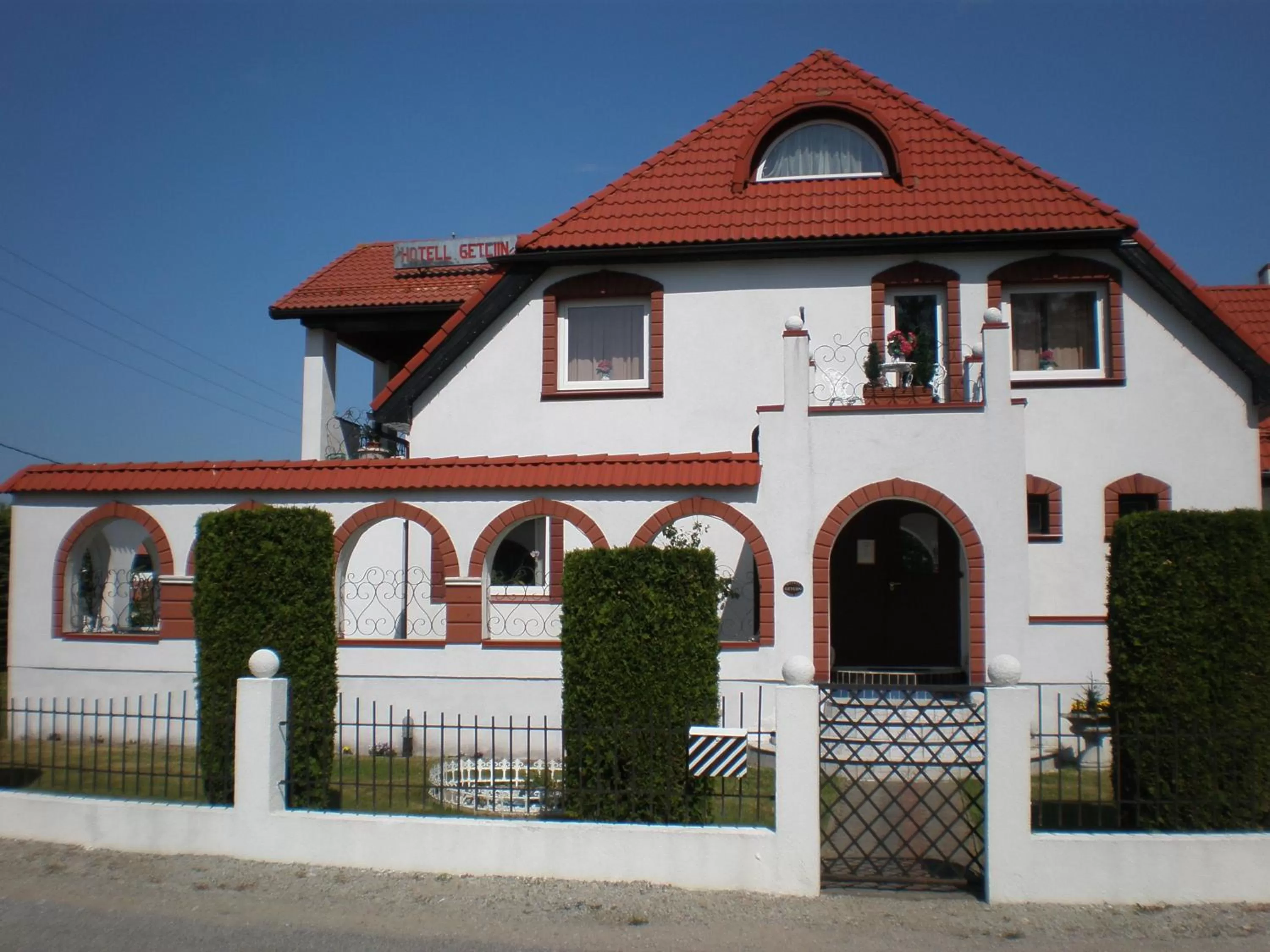 Facade/entrance, Property Building in Hotel Getliin