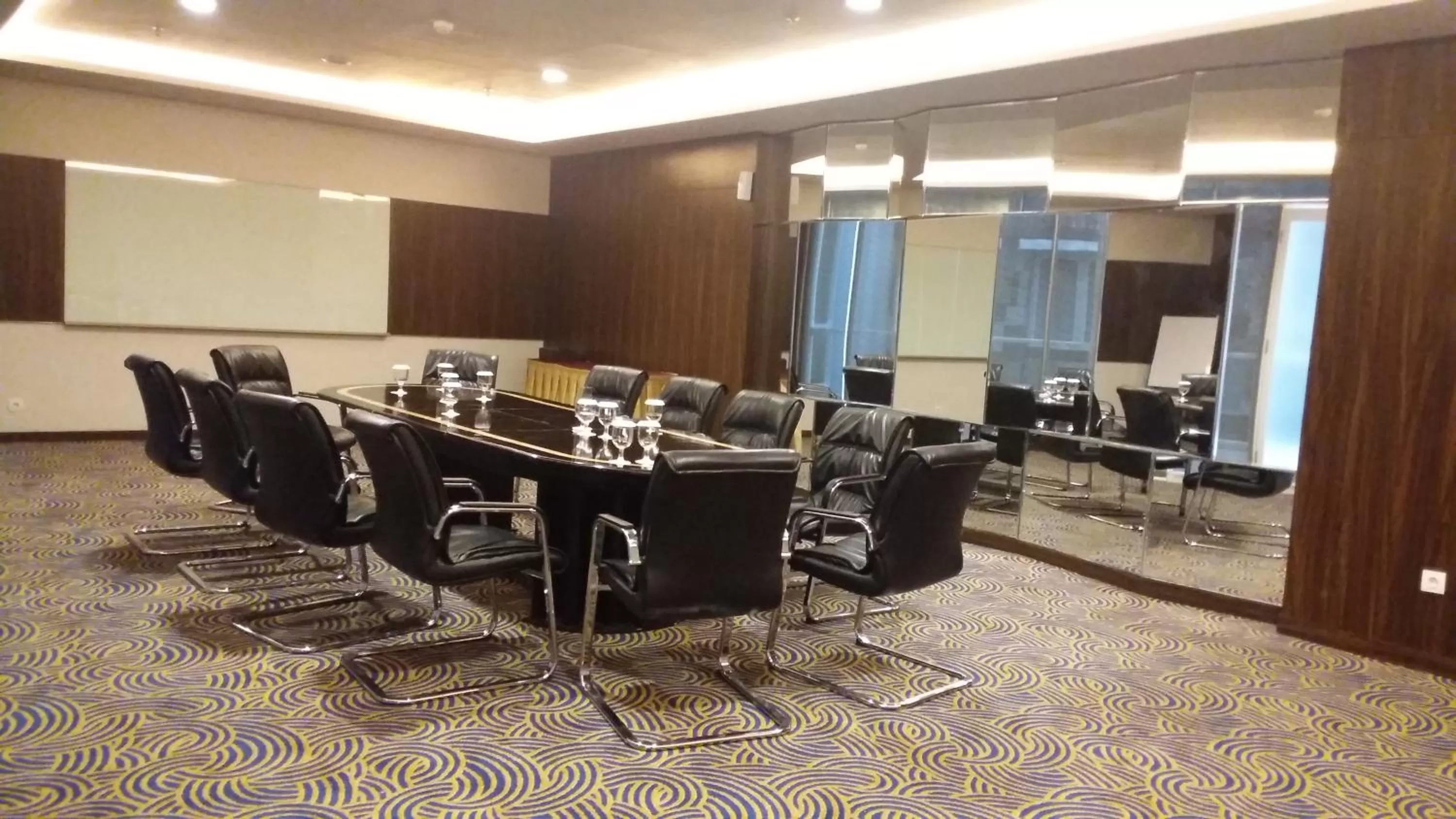 Business facilities in Mercure Surabaya Grand Mirama