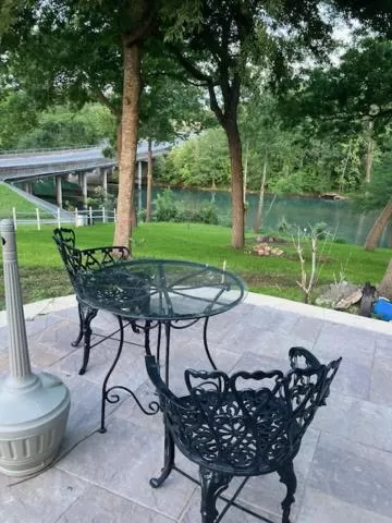 Patio in Horseshoe Riverside Lodge