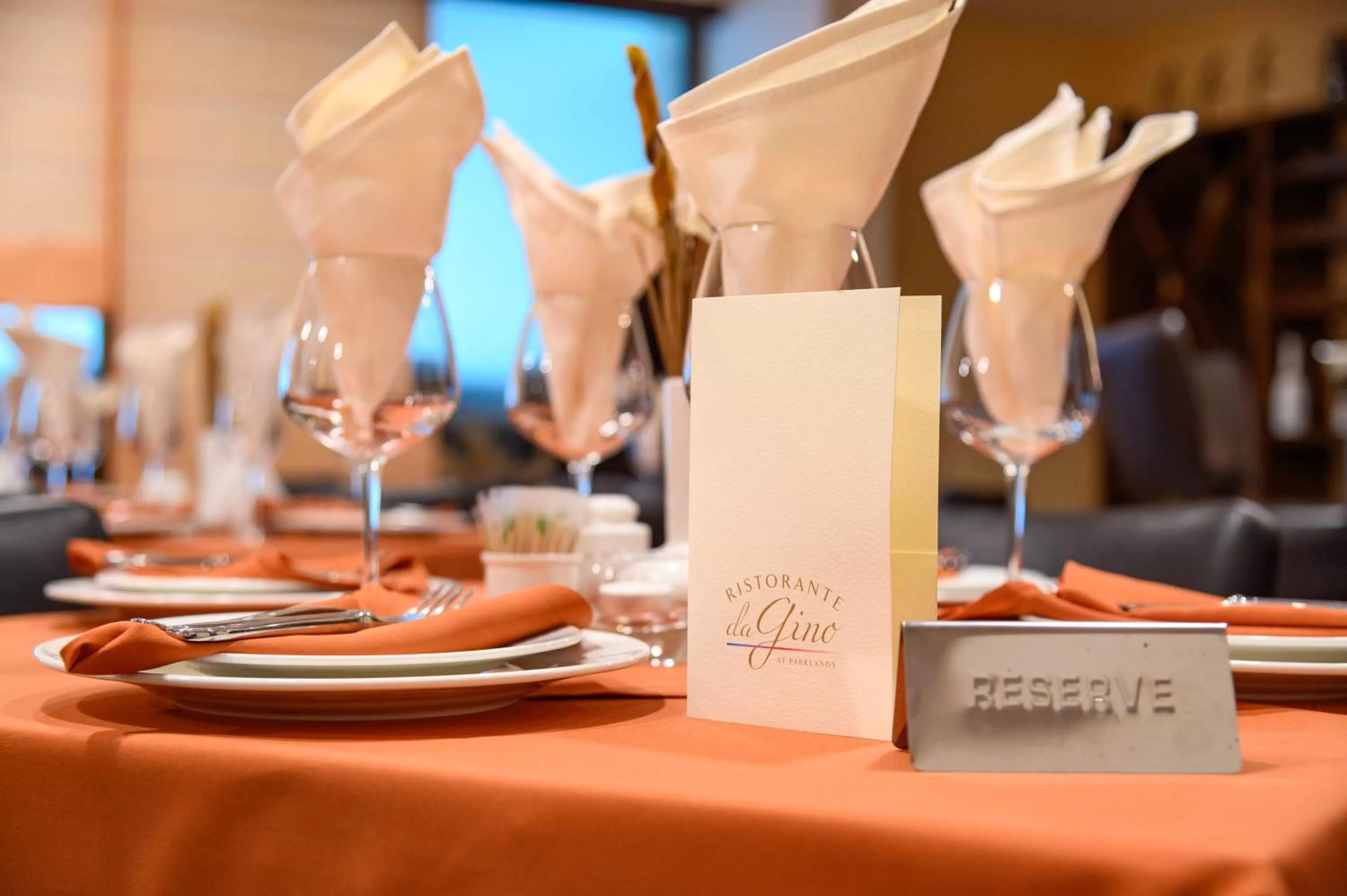 Restaurant/places to eat in Parklands Hotel & Pool