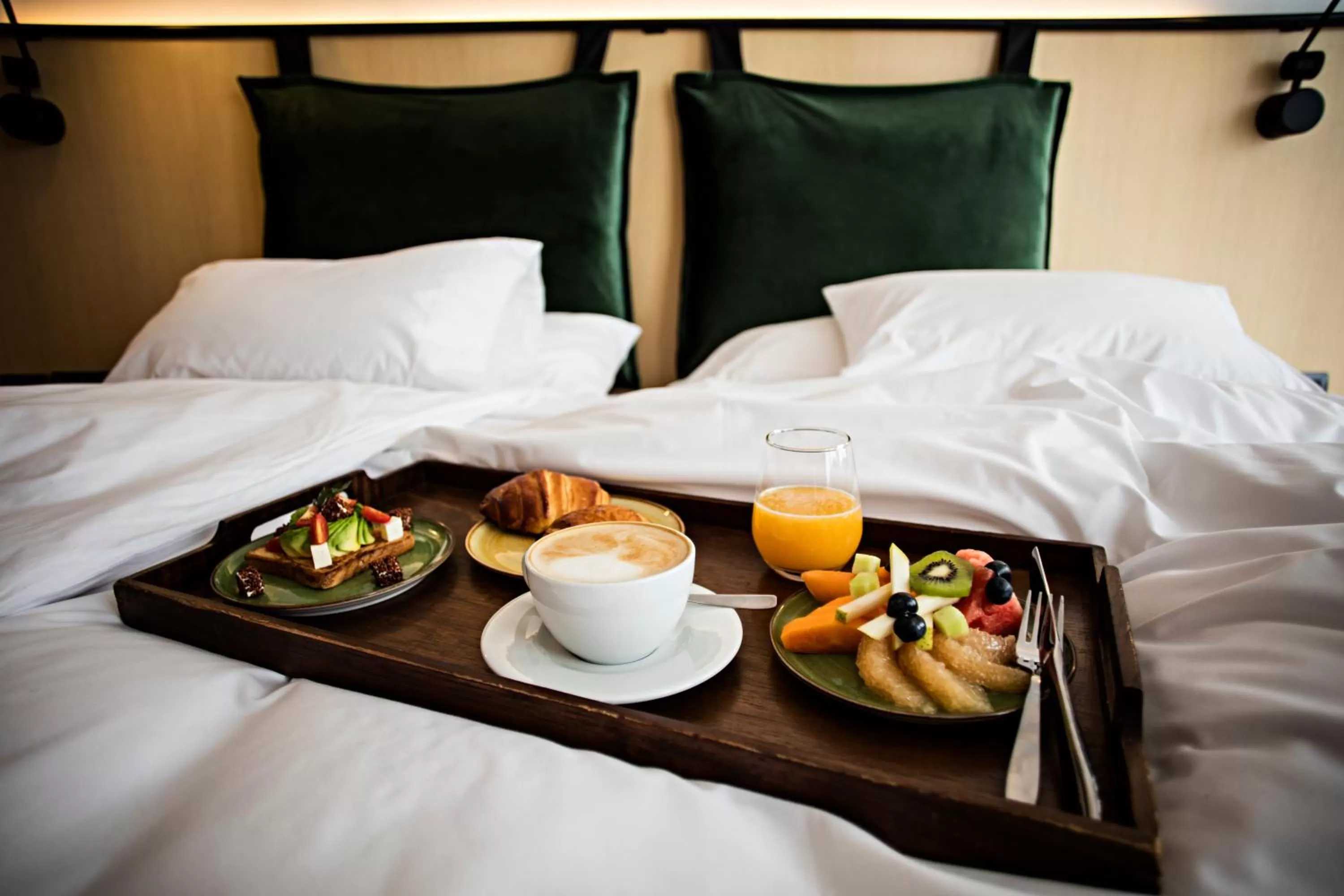 Food and drinks, Bed in Met Hotel