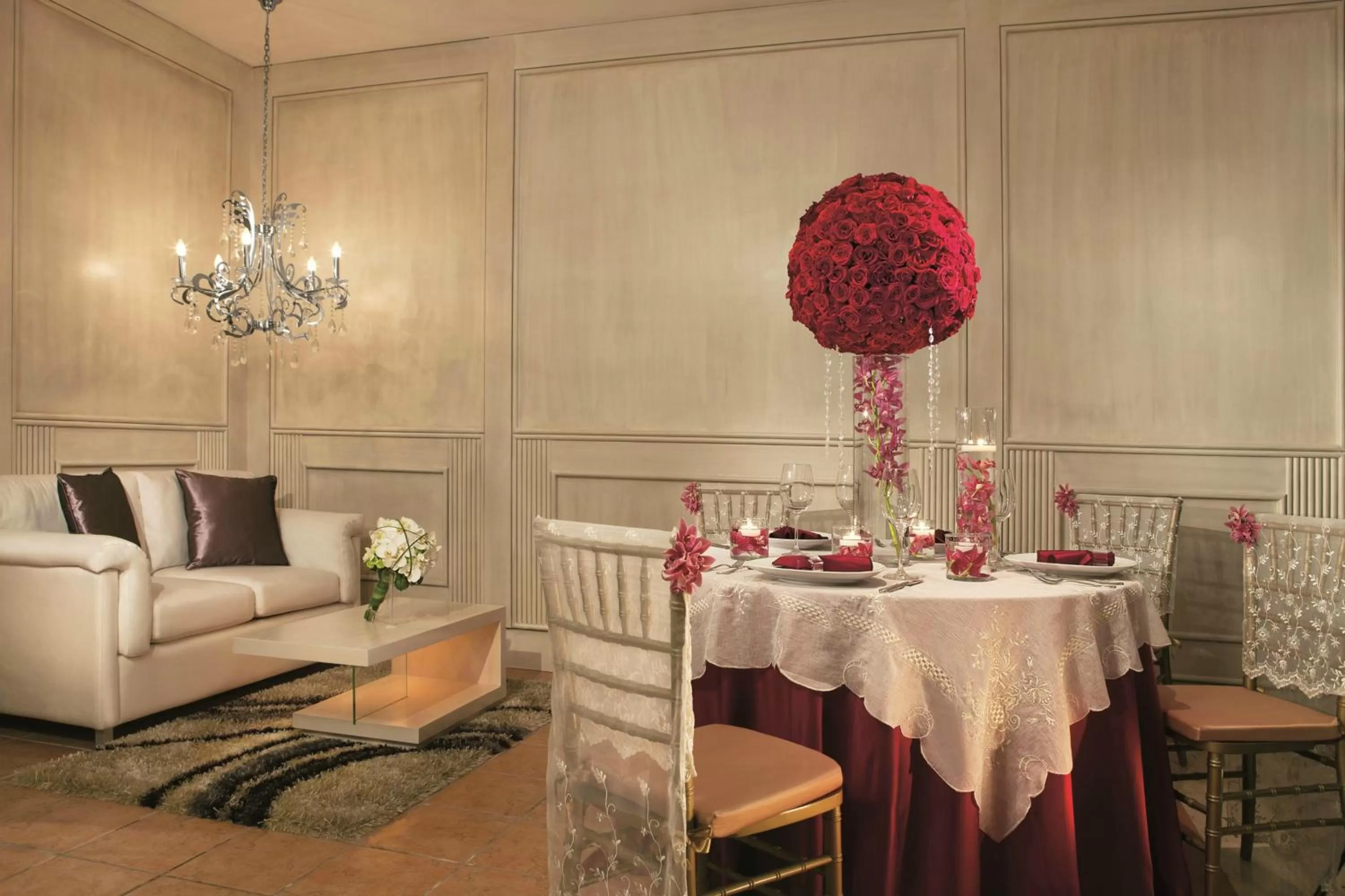 Living room in Dreams Sapphire Resort & Spa