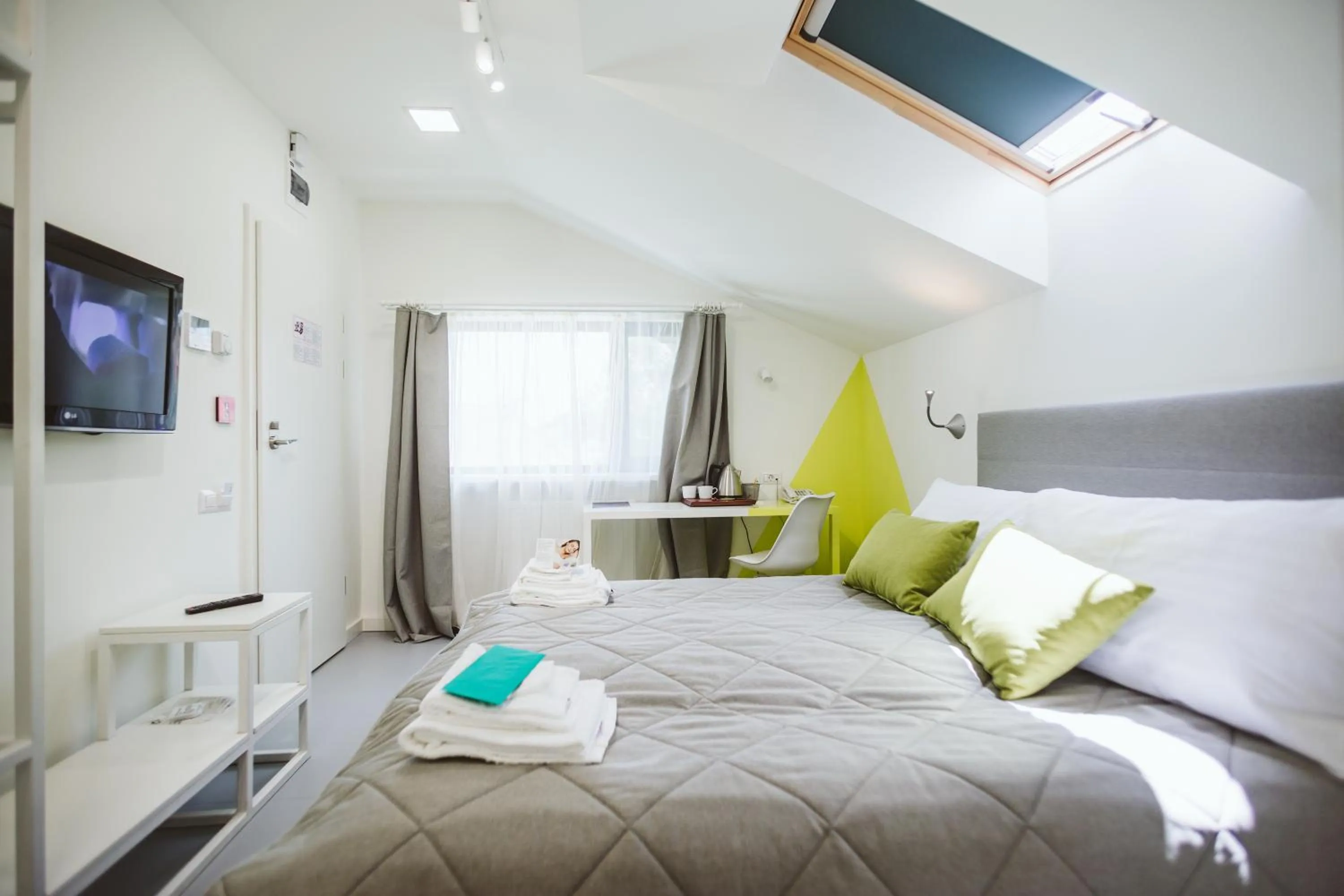 Photo of the whole room in Lol et Lola Hotel