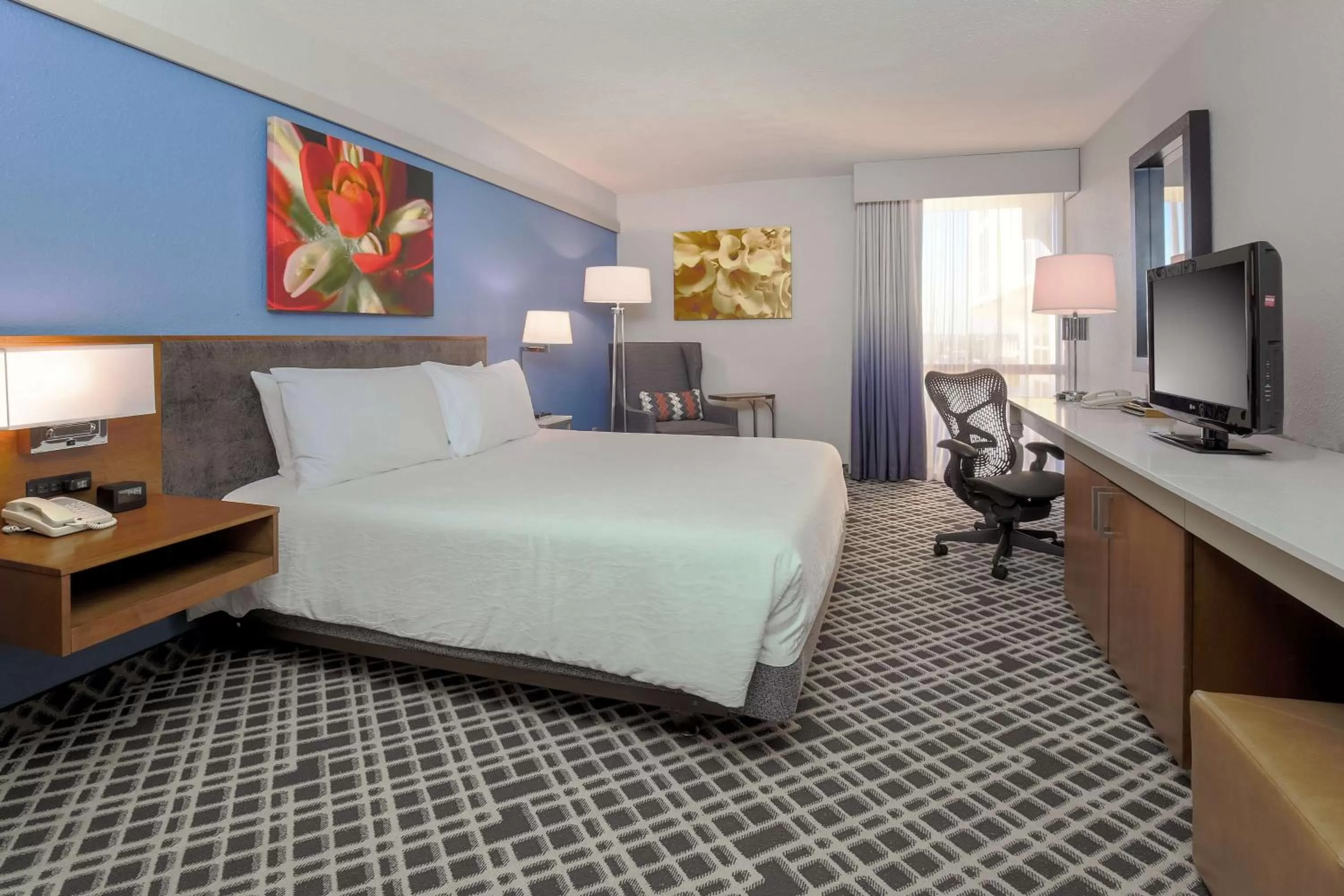 Bed in Hilton Garden Inn Dallas/Market Center