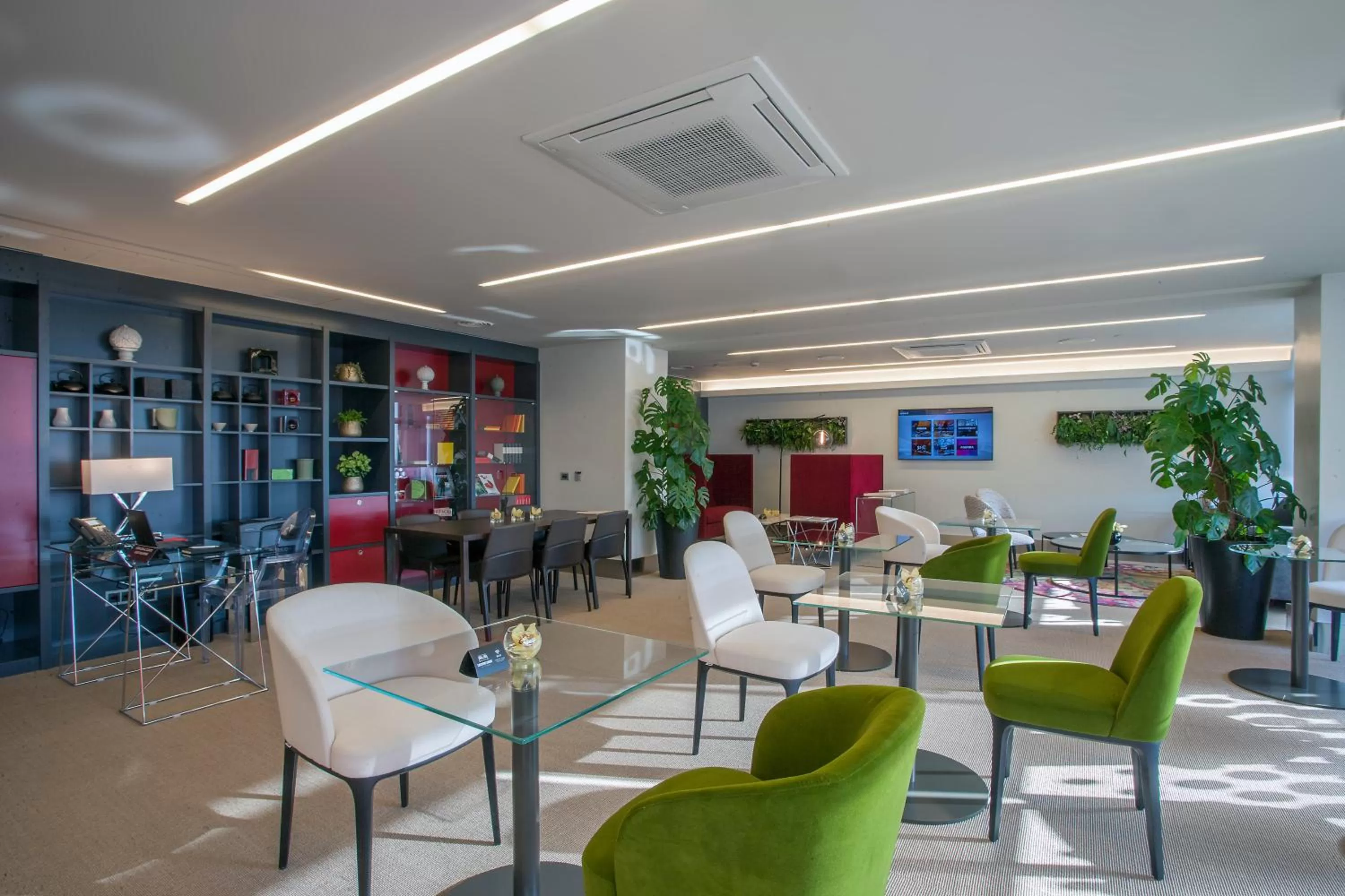 Business facilities in Hotel Puerta America