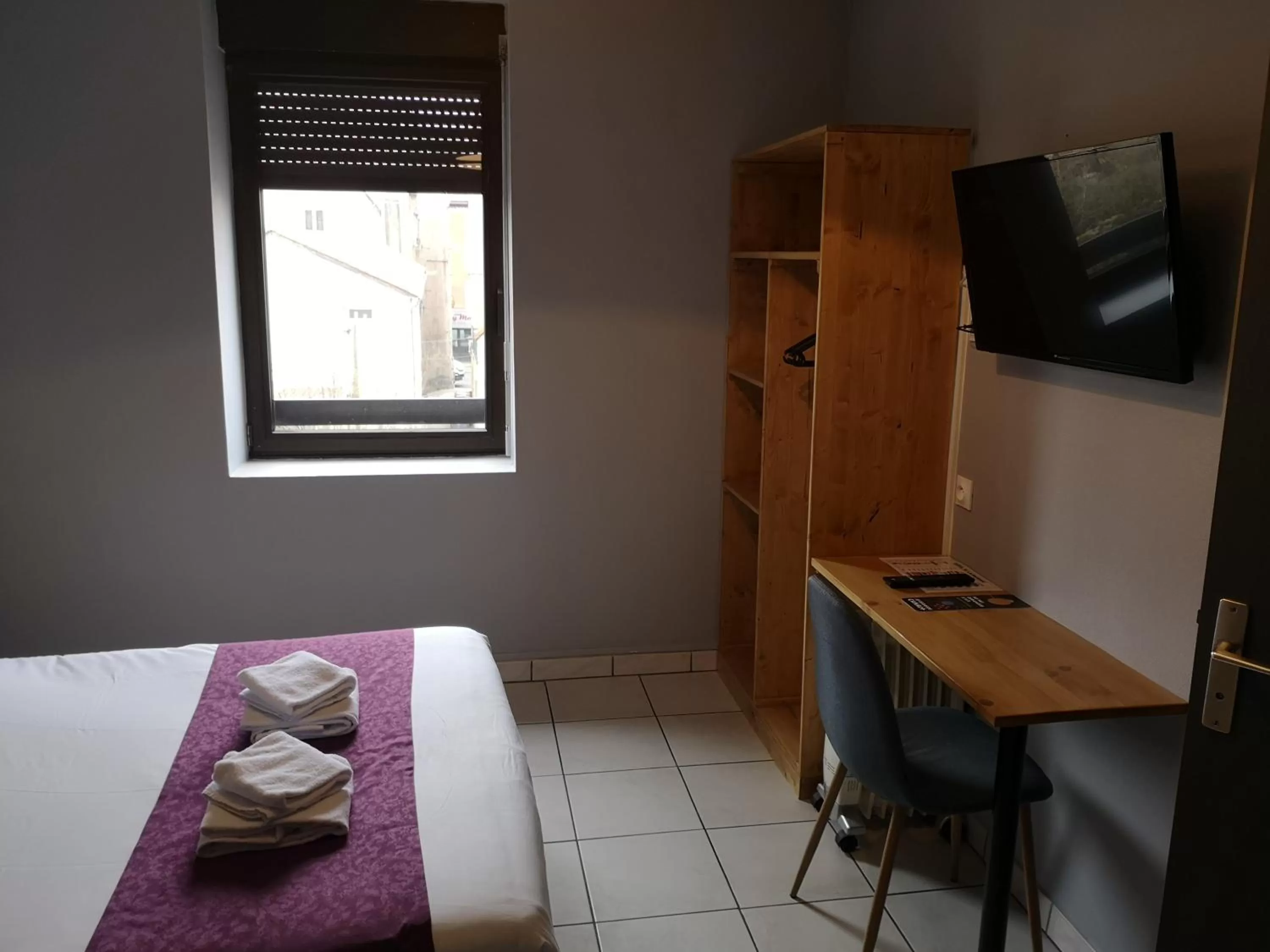 Bed in Hotel du Languedoc